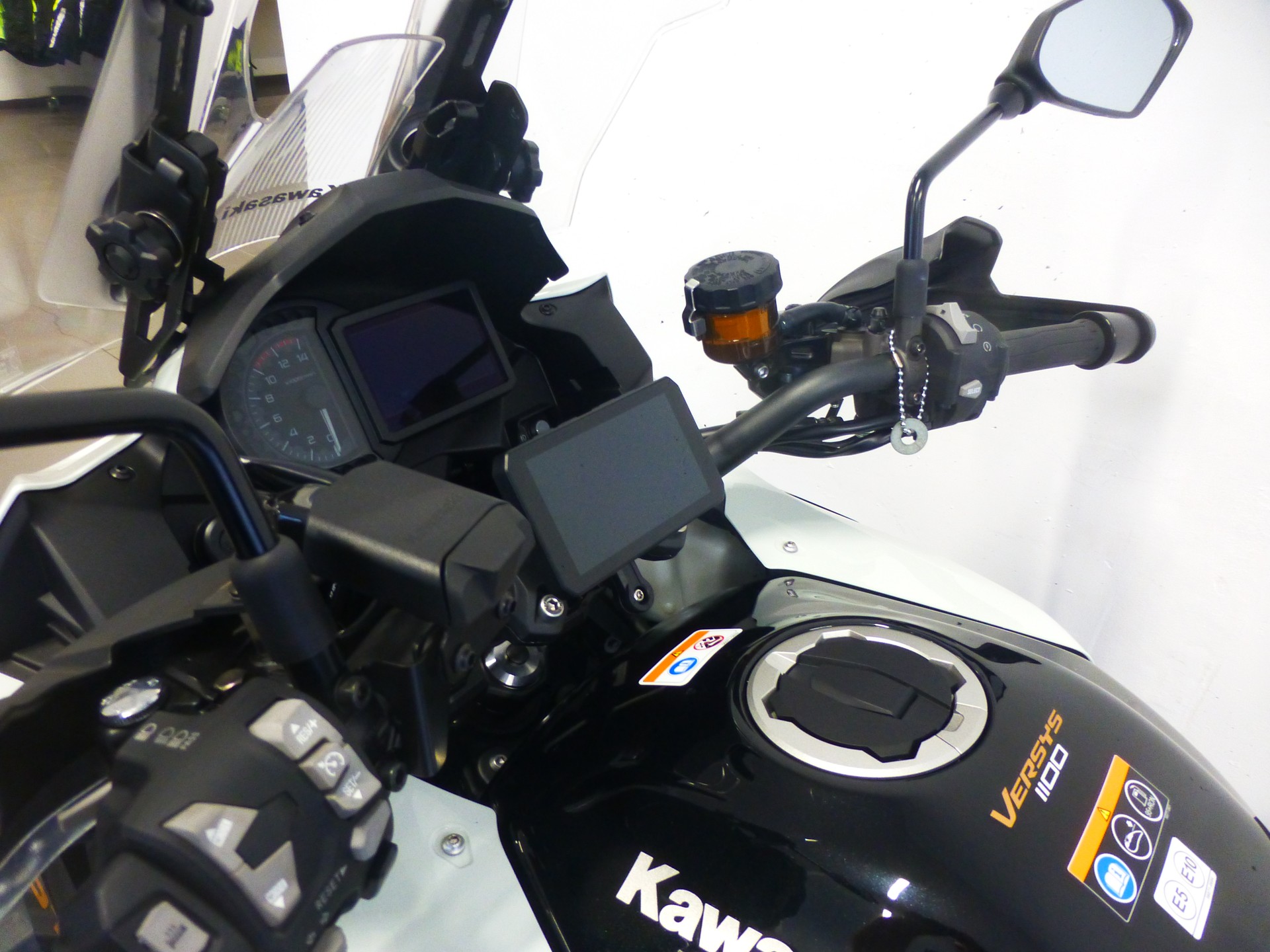 KAWASAKI Versys 1100 S Grand Tourer-image-4