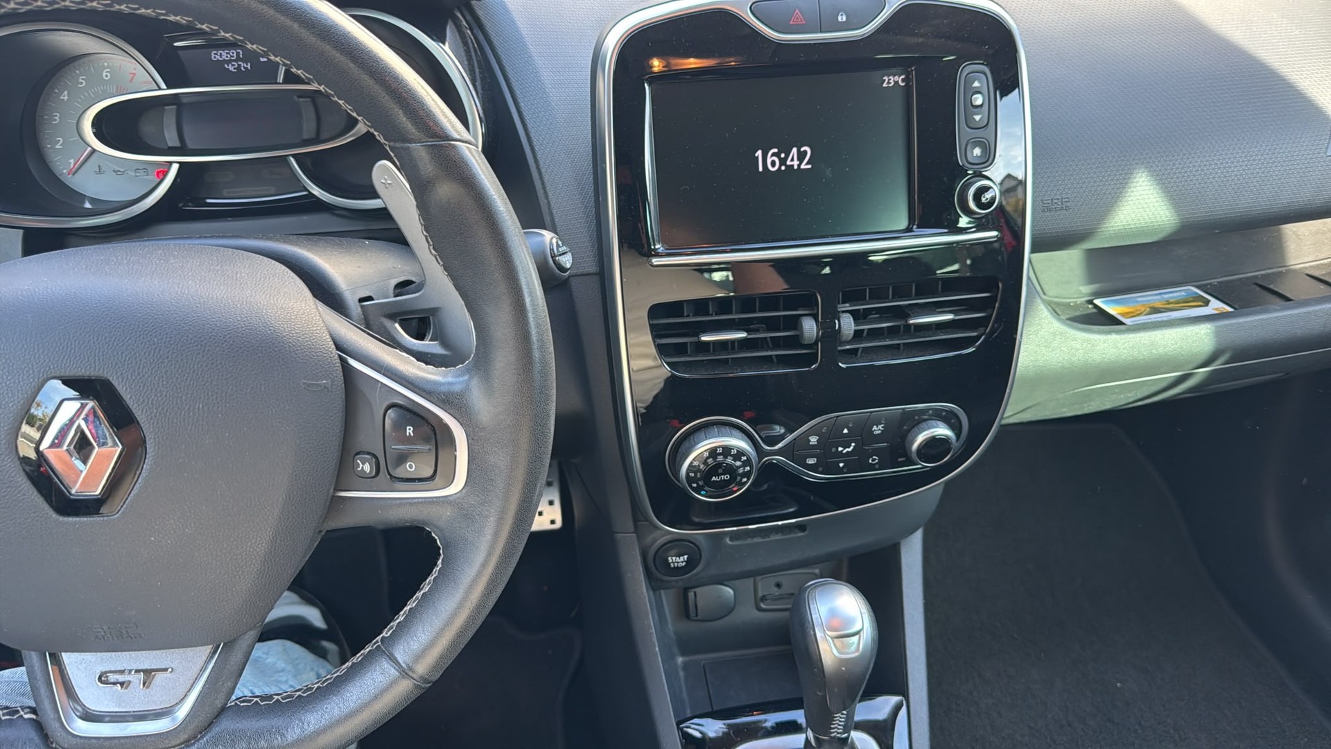 RENAULT Clio Grandtour 1.2 16V T Iconic EDC-image-3