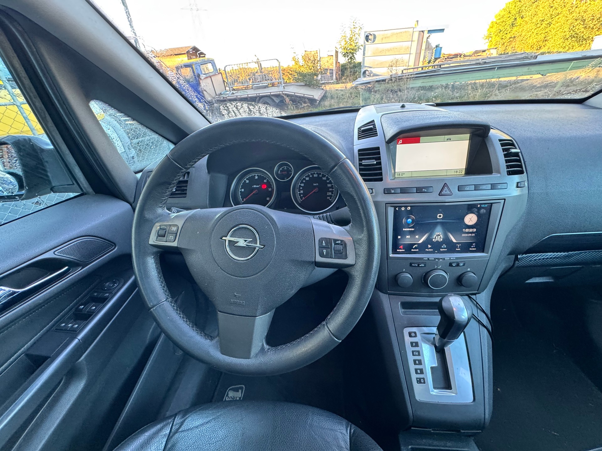 OPEL Zafira 1.9 CDTI Sport Automatic-image-9