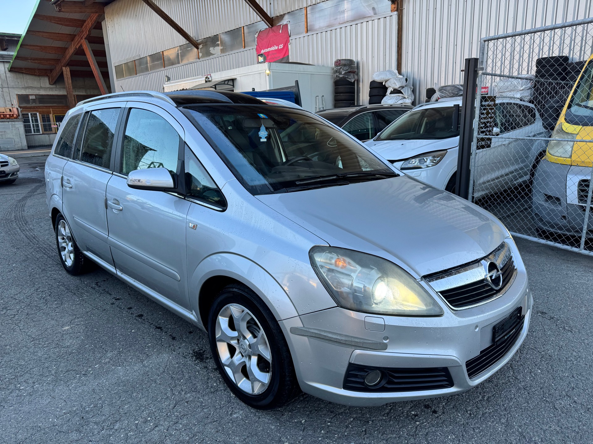 OPEL Zafira 1.9 CDTI Sport Automatic-image-1