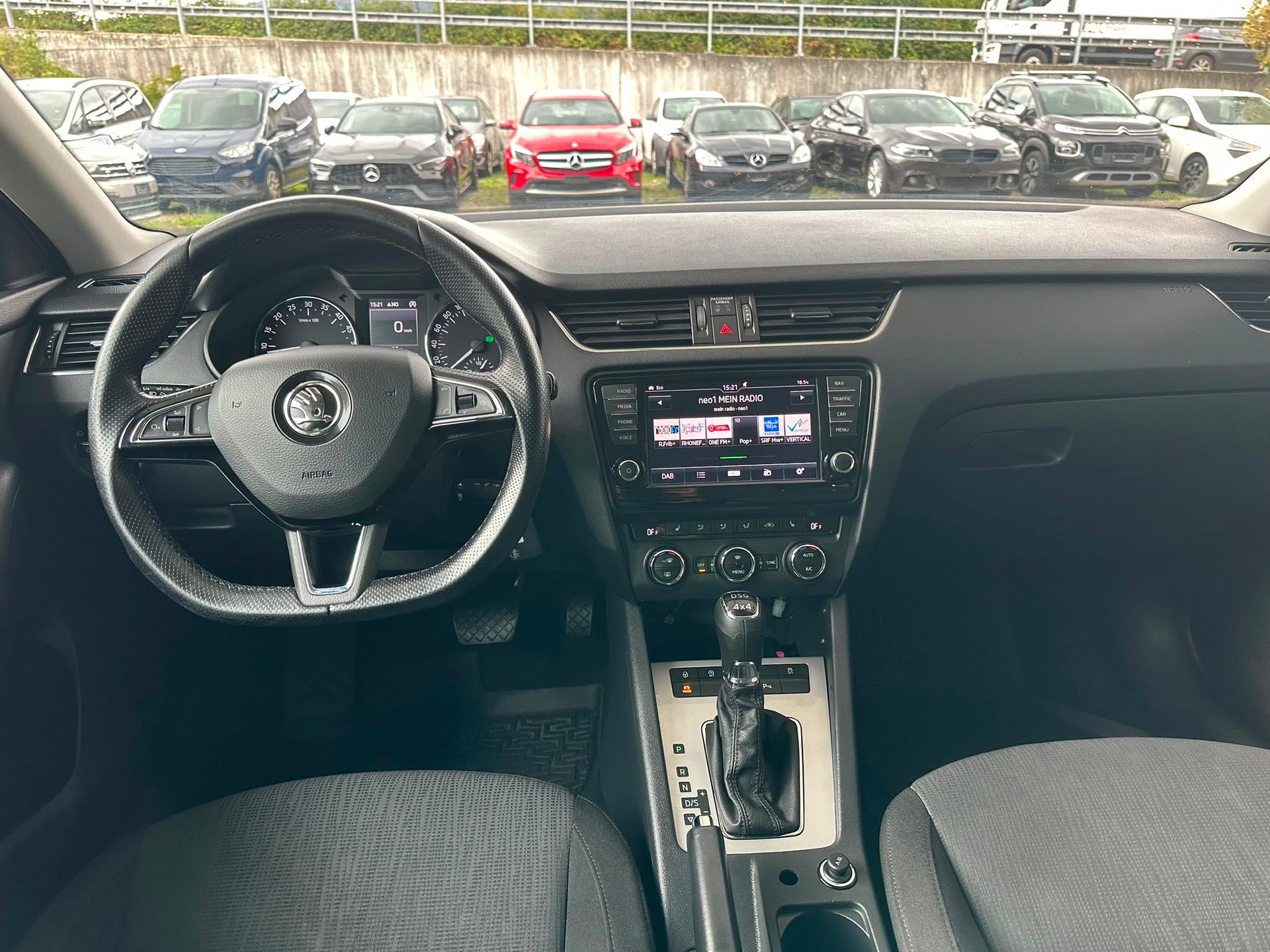 SKODA Octavia Combi 2.0 TDI Swiss Edition 4x4 DSG-image-7