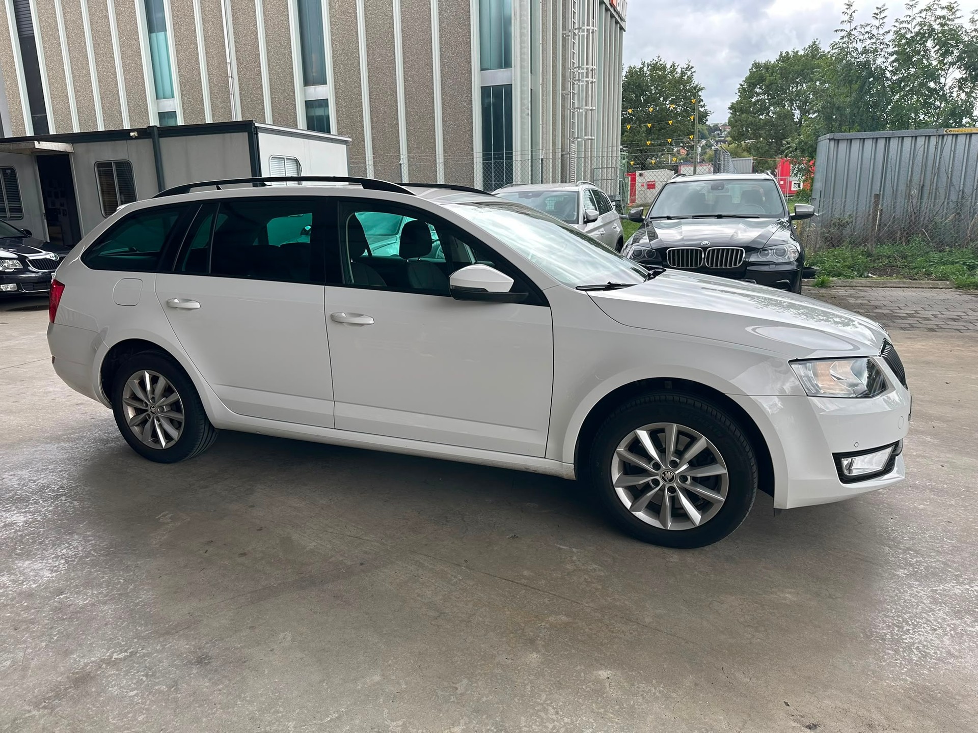 SKODA Octavia Combi 2.0 TDI Swiss Edition 4x4 DSG-image-5