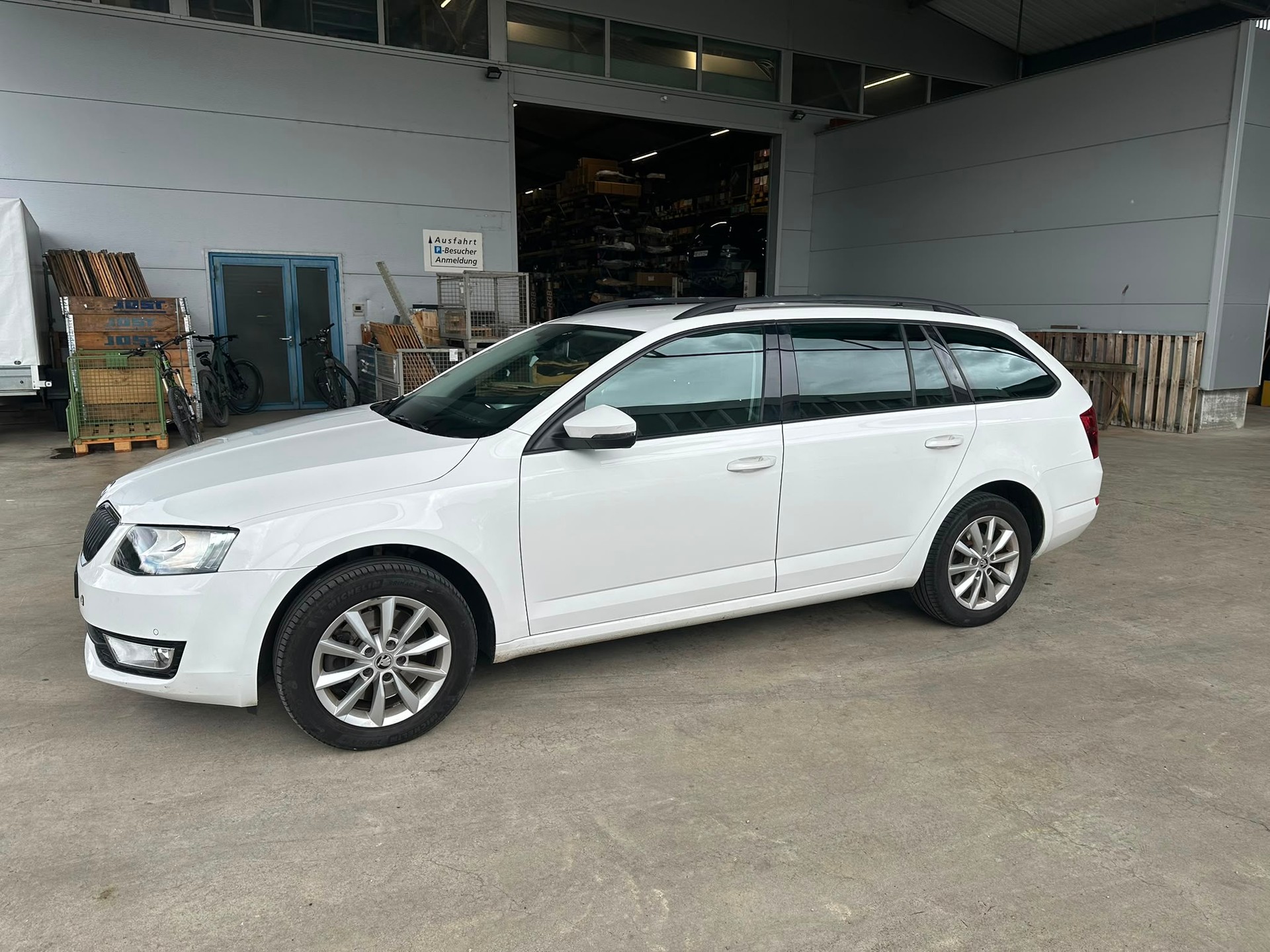 SKODA Octavia Combi 2.0 TDI Swiss Edition 4x4 DSG-image-1