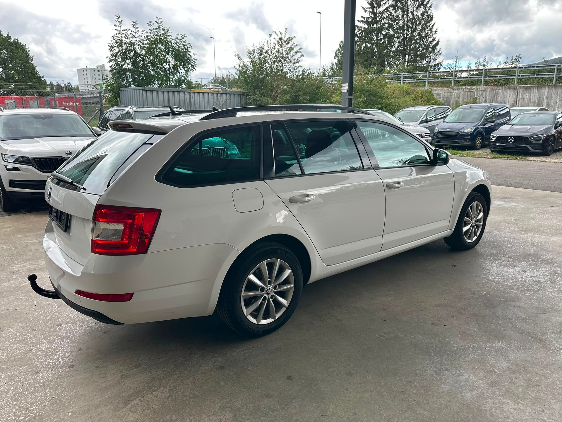 SKODA Octavia Combi 2.0 TDI Swiss Edition 4x4 DSG-image-4