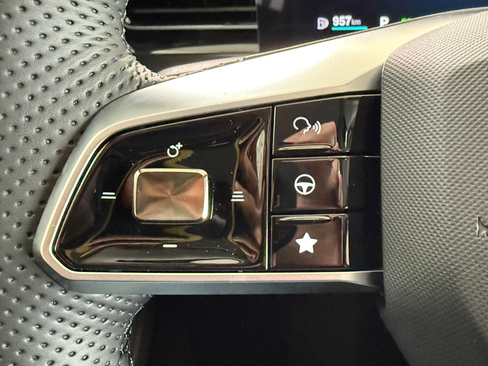 MG HS 1.5 Hybrid Luxury-image-8
