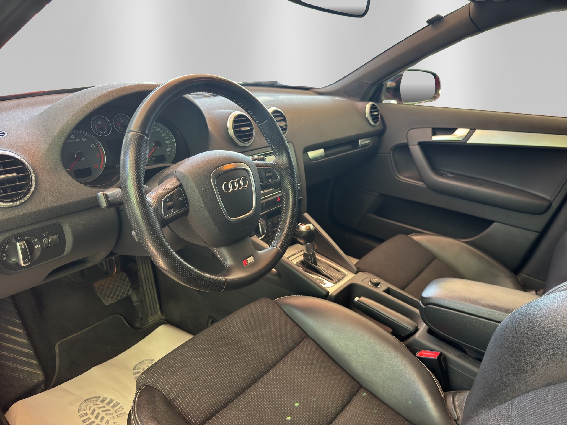 AUDI A3 Sportback 2.0 TFSI Ambition quattro S-tronic-image-7