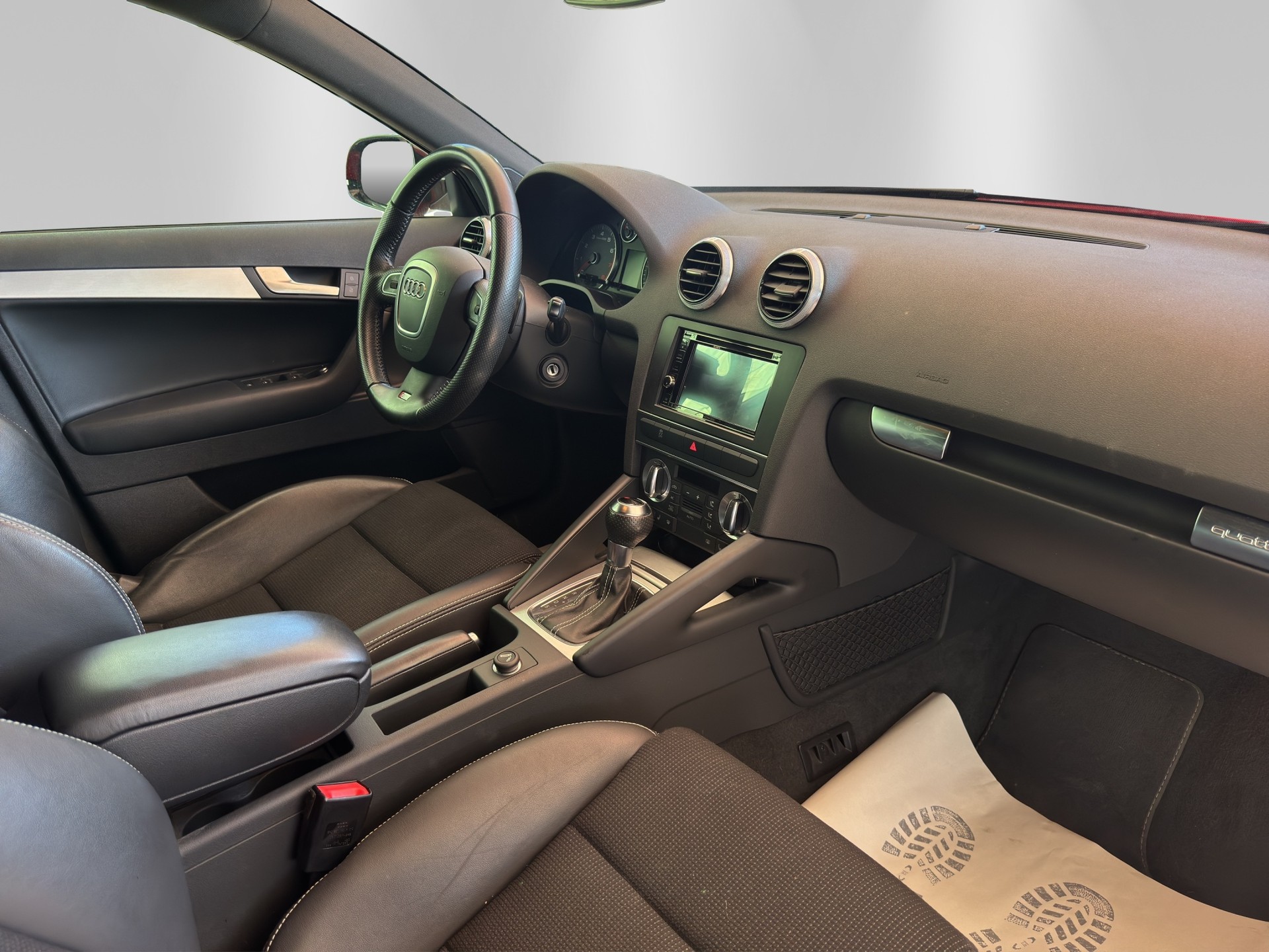 AUDI A3 Sportback 2.0 TFSI Ambition quattro S-tronic-image-12