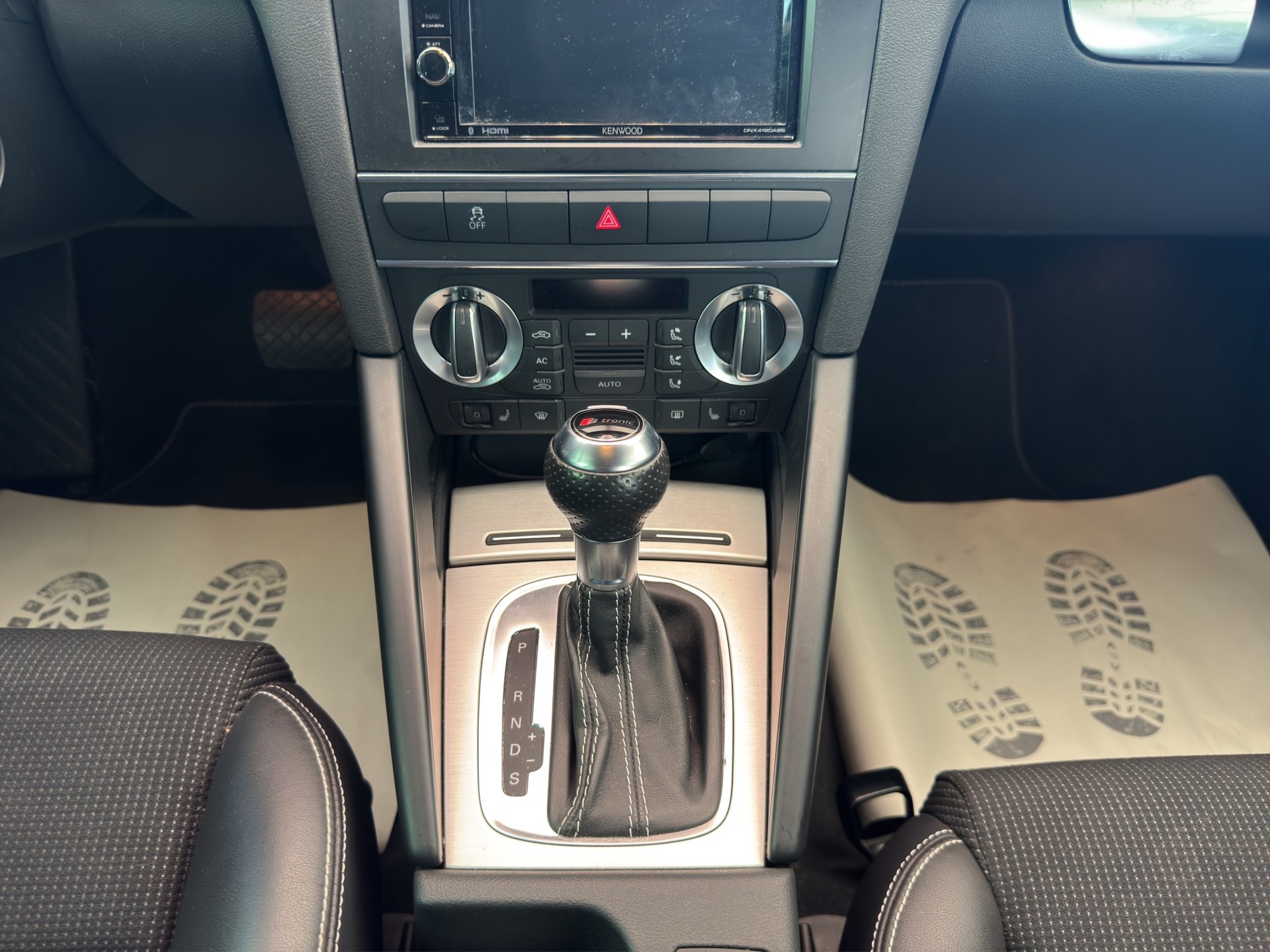 AUDI A3 Sportback 2.0 TFSI Ambition quattro S-tronic-image-10
