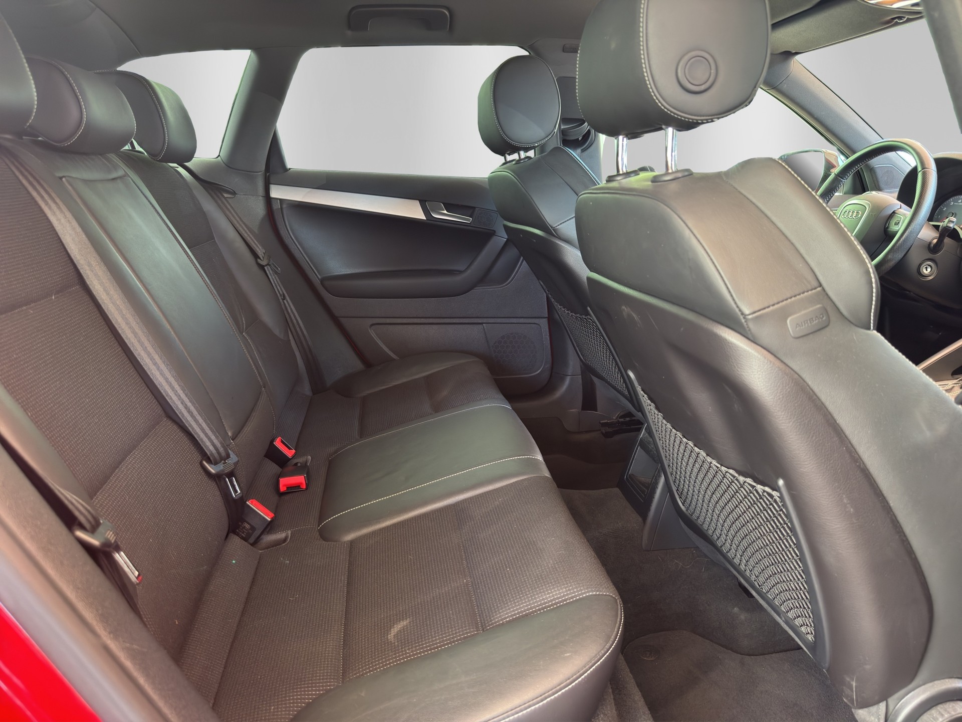 AUDI A3 Sportback 2.0 TFSI Ambition quattro S-tronic-image-14