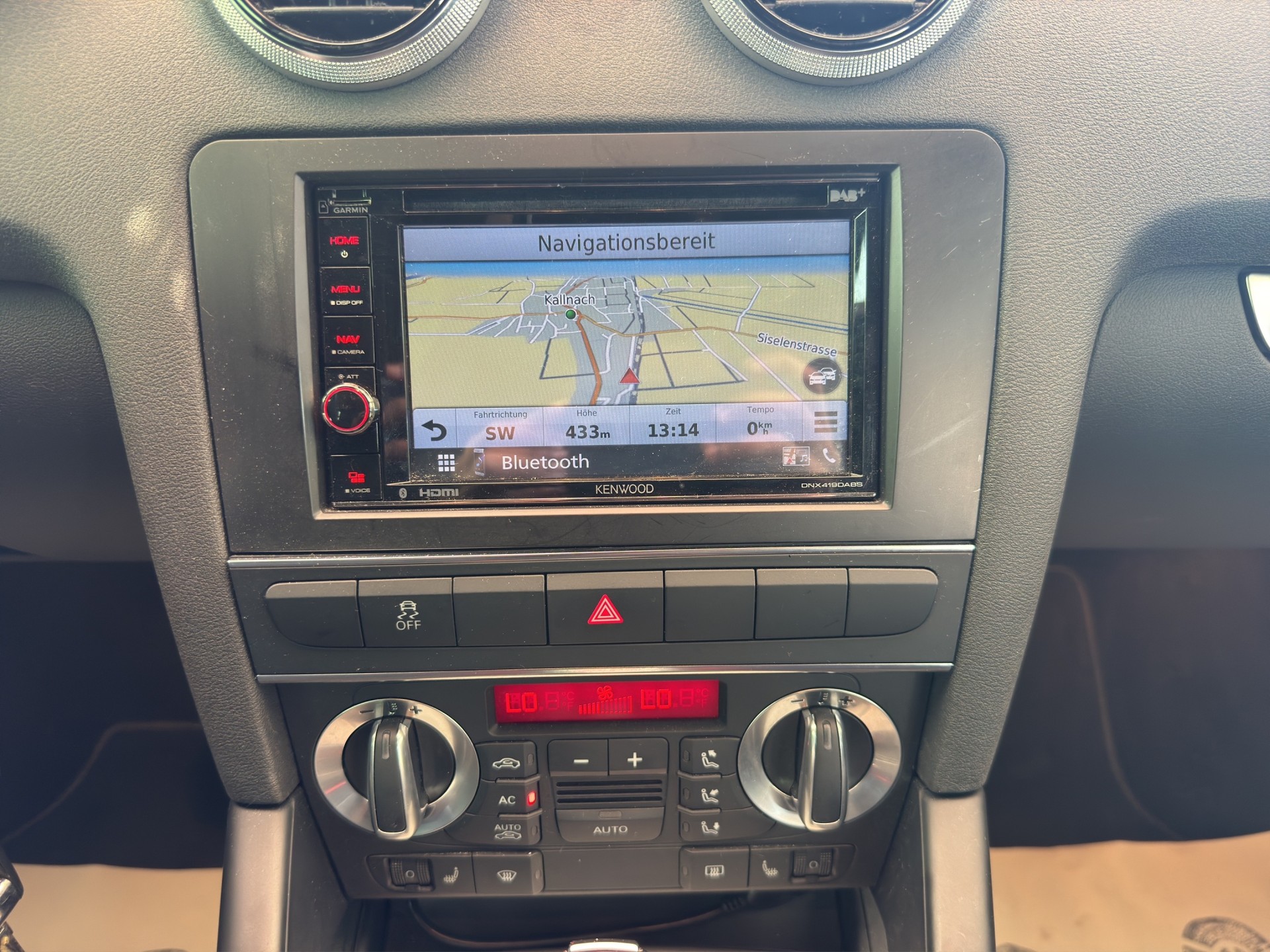 AUDI A3 Sportback 2.0 TFSI Ambition quattro S-tronic-image-11