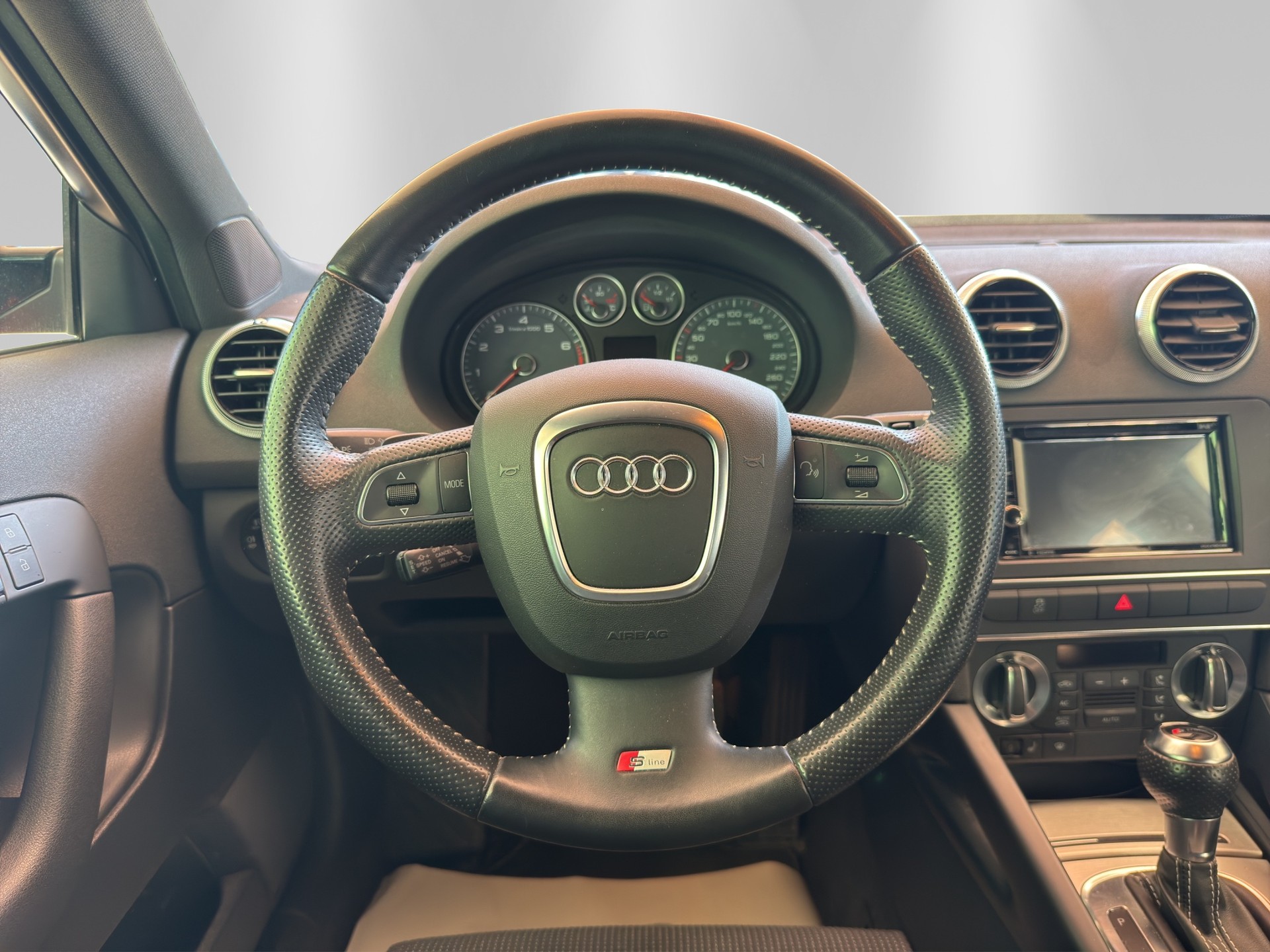 AUDI A3 Sportback 2.0 TFSI Ambition quattro S-tronic-image-9