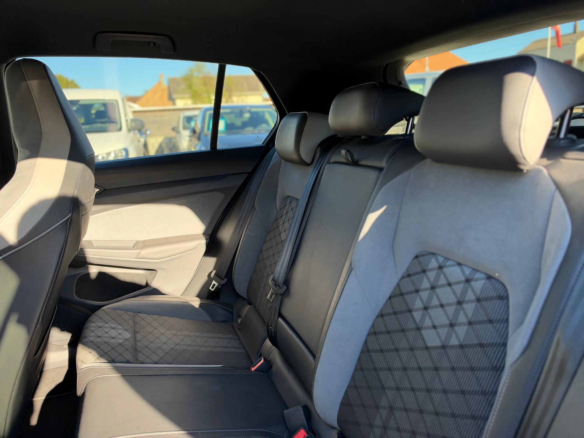 VW Golf 1.5 eTSI mHEV ACT R-Line DSG-image-17