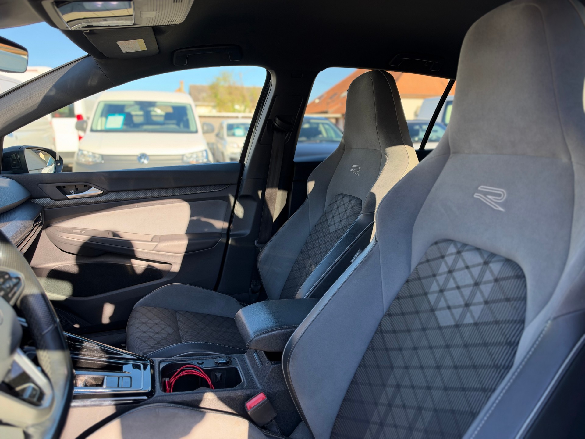 VW Golf 1.5 eTSI mHEV ACT R-Line DSG-image-15