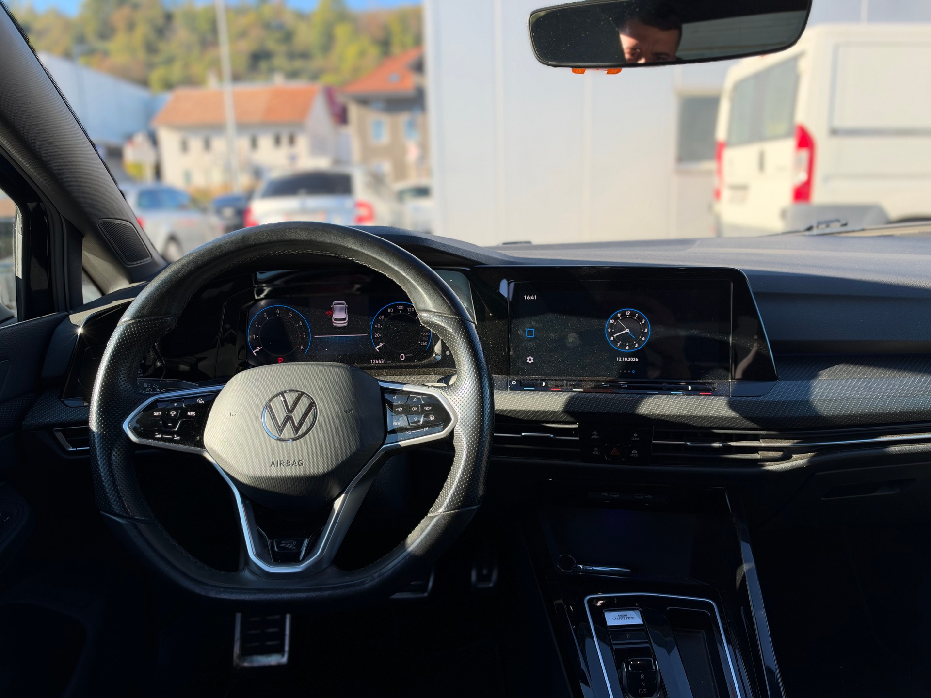 VW Golf 1.5 eTSI mHEV ACT R-Line DSG-image-18
