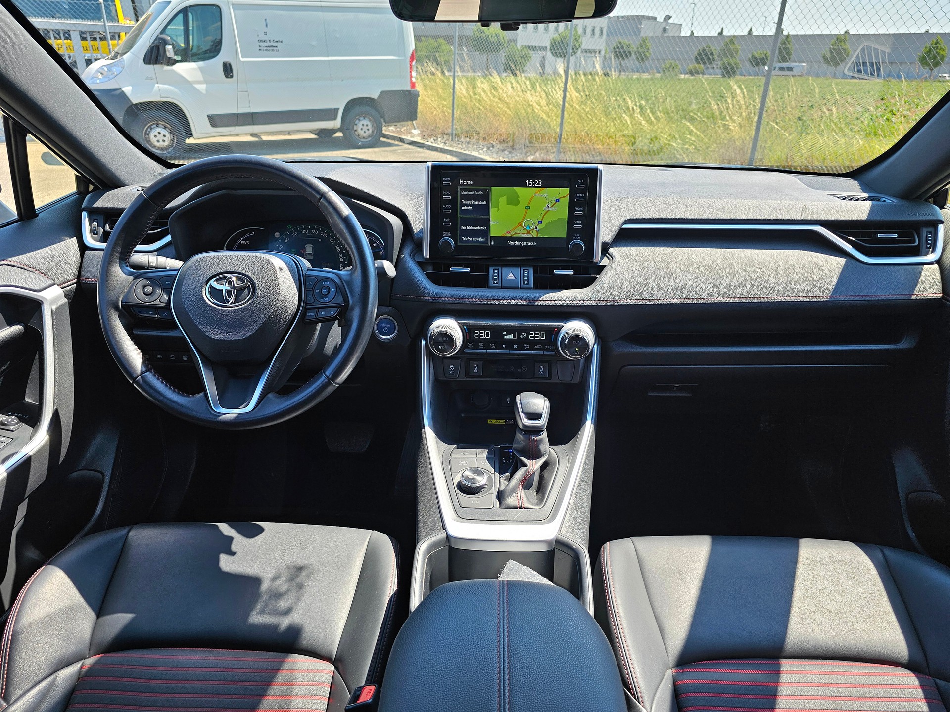 TOYOTA 2.5 Plug-In-Hybrid Premium-image-4
