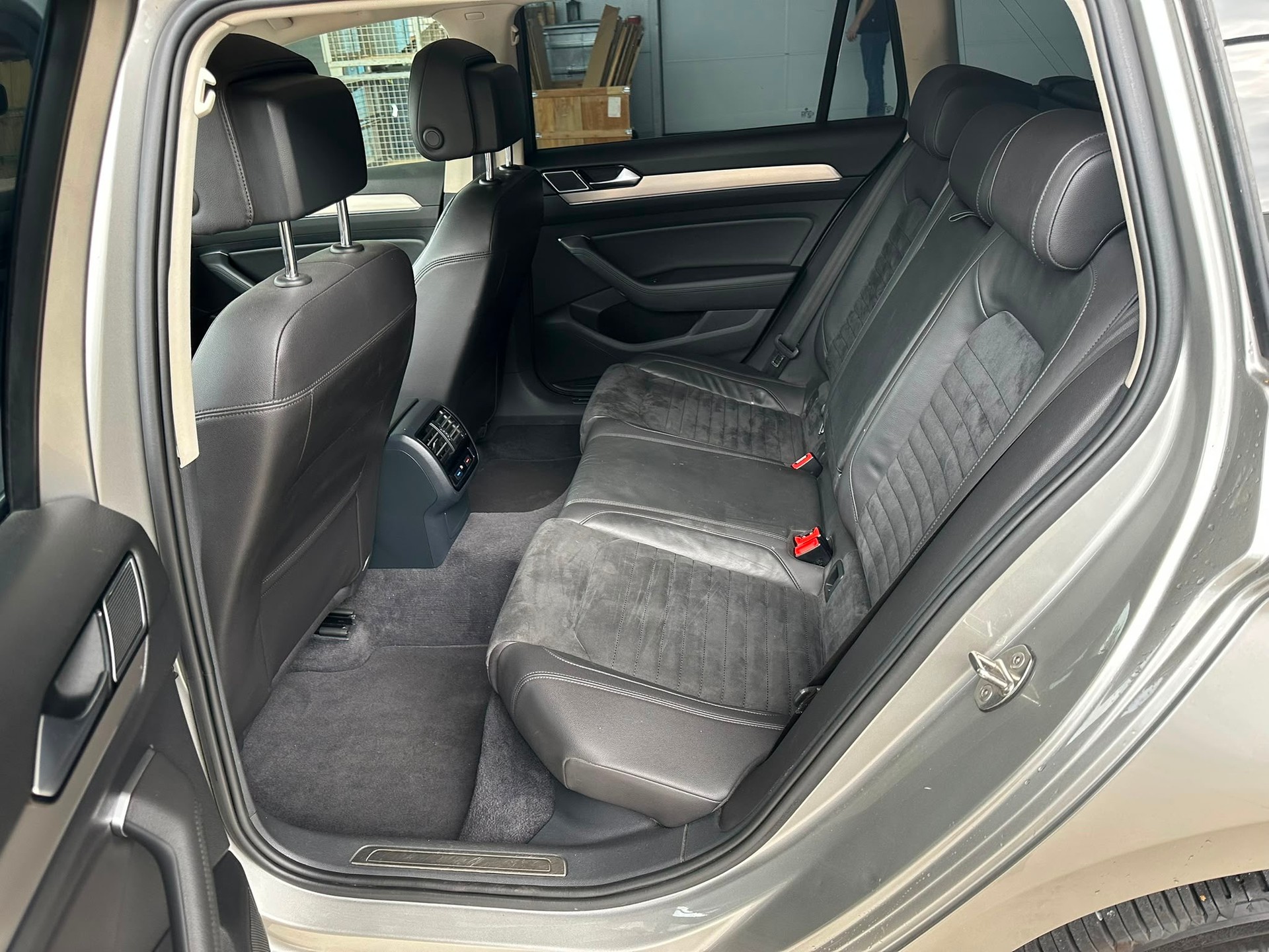 VW Passat Variant 2.0 TDI BMT Highline DSG 4Motion-image-13