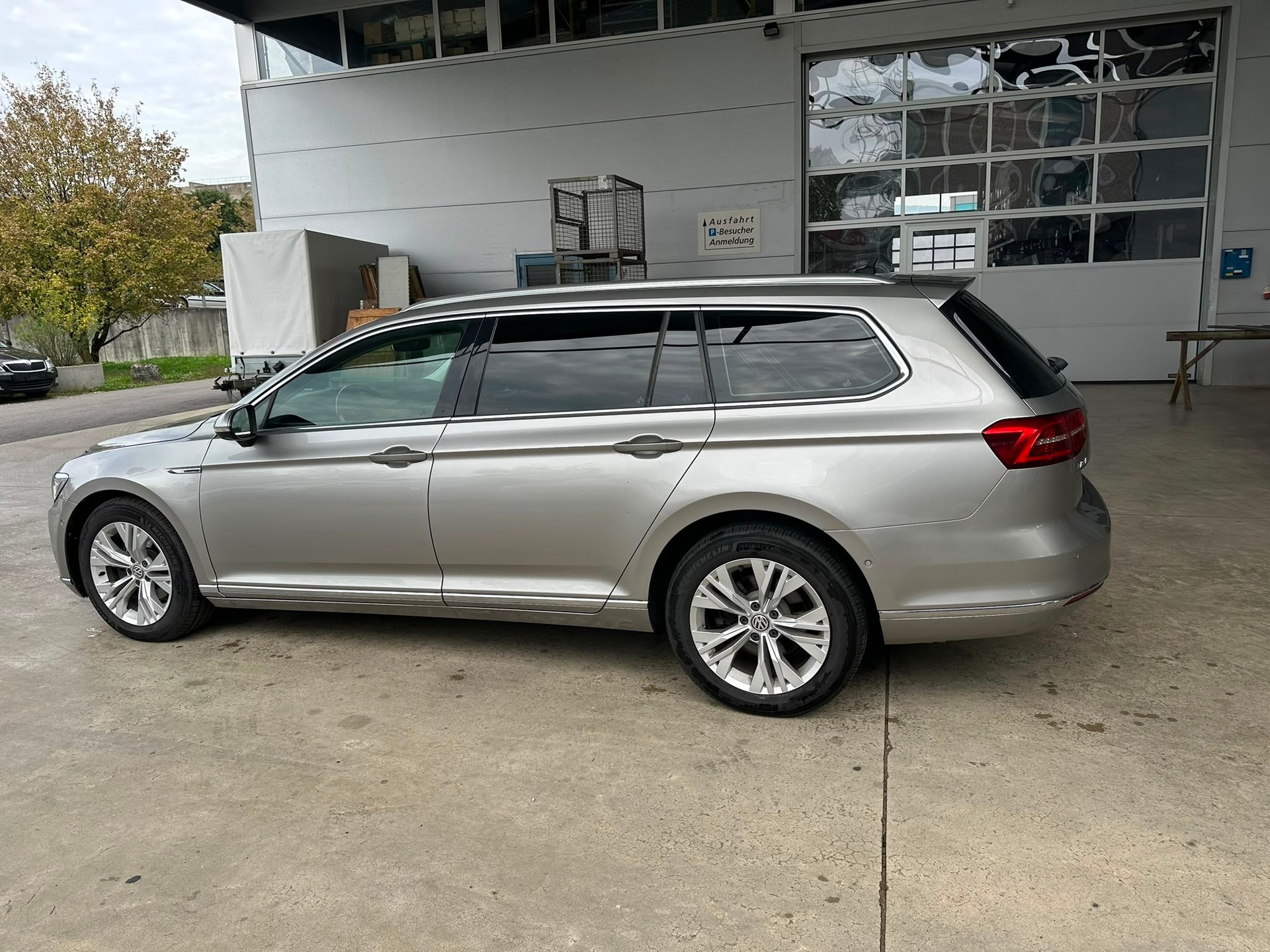 VW Passat Variant 2.0 TDI BMT Highline DSG 4Motion-image-3