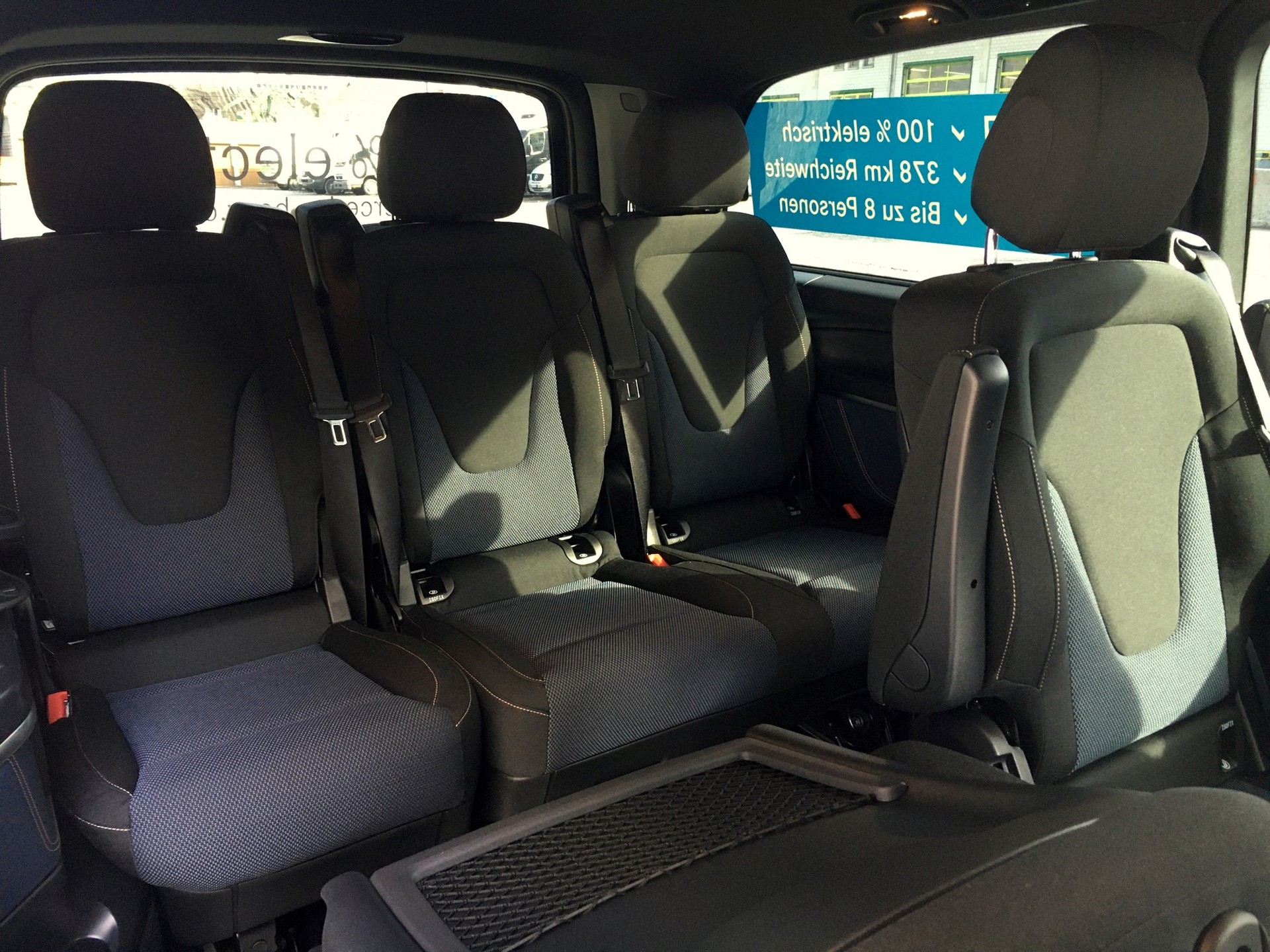 MERCEDES-BENZ EQV 300 lang-image-8