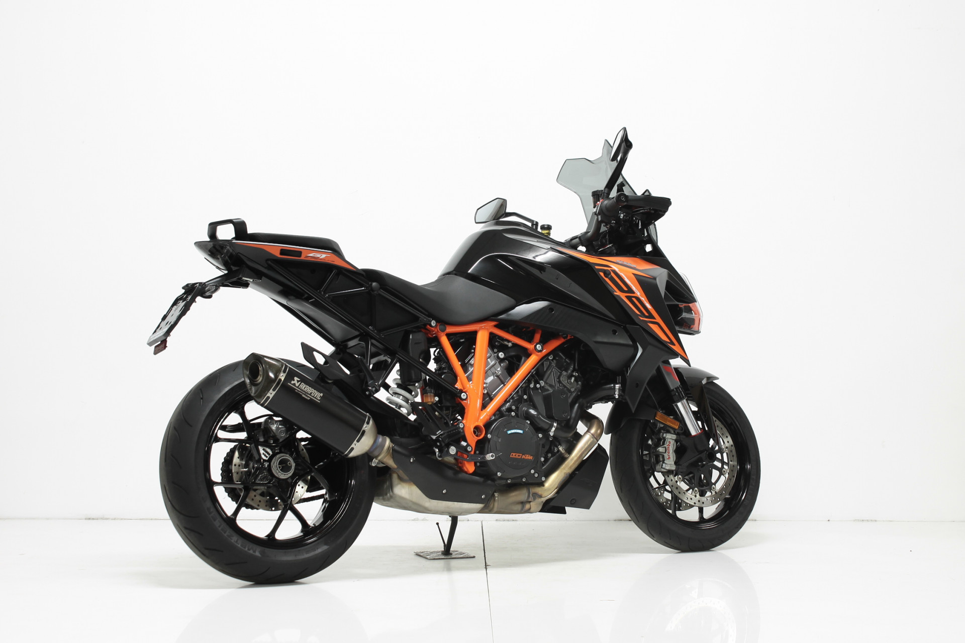 KTM 1290 Super Duke GT-showroom-element-2
