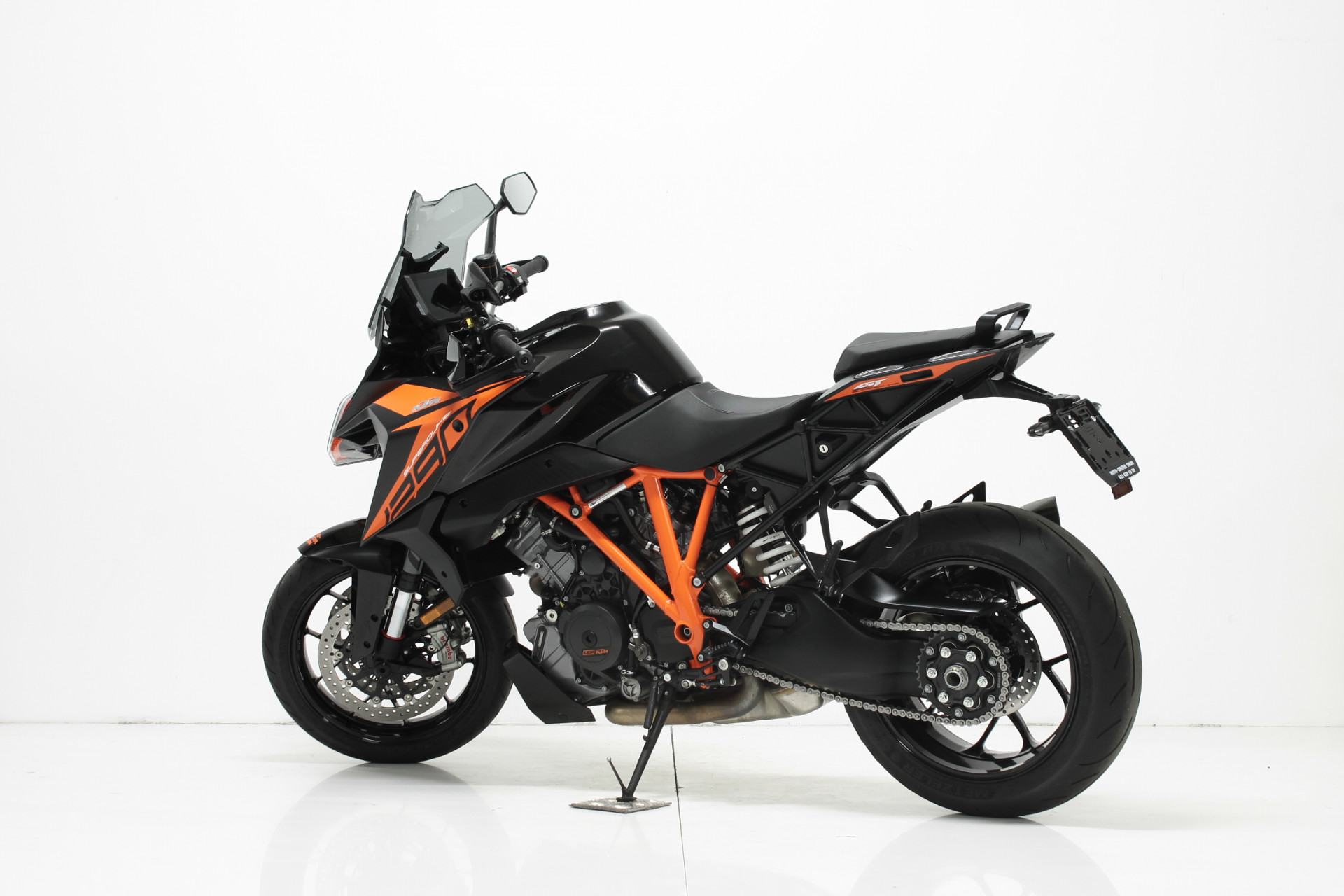 KTM 1290 Super Duke GT-showroom-element-3