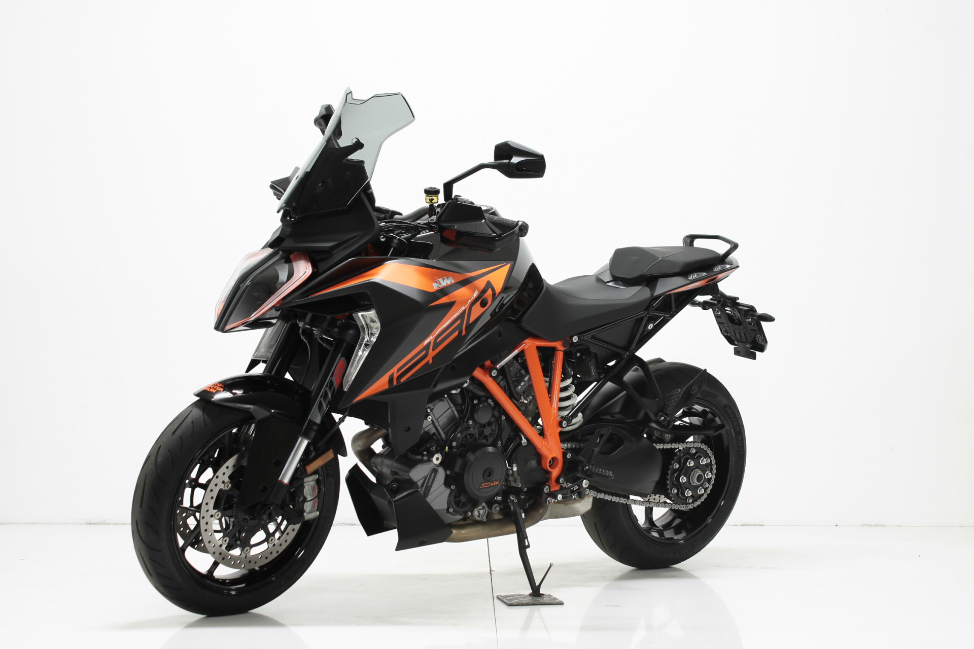 KTM 1290 Super Duke GT-showroom-element-1