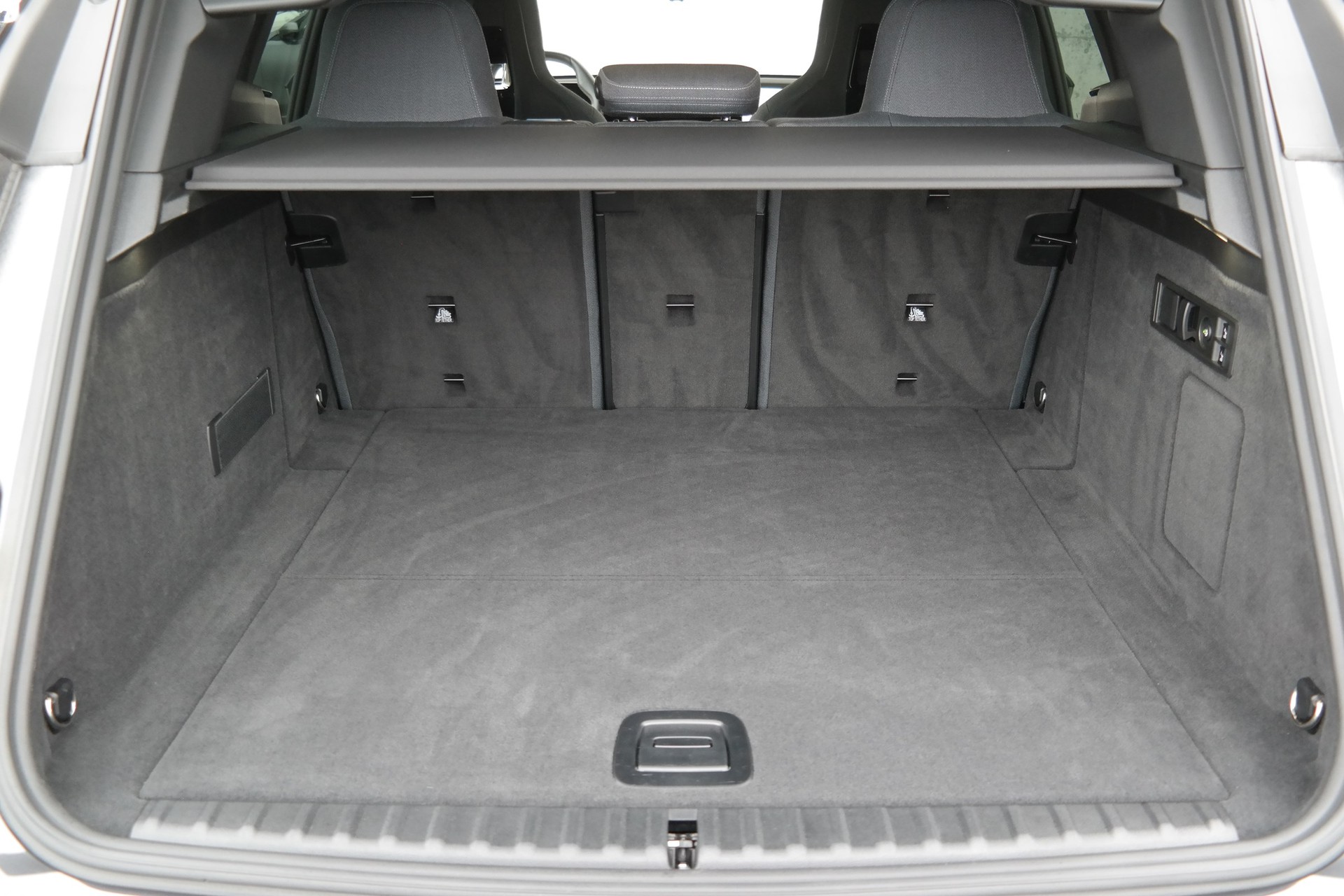 BMW iX xDrive50-image-18