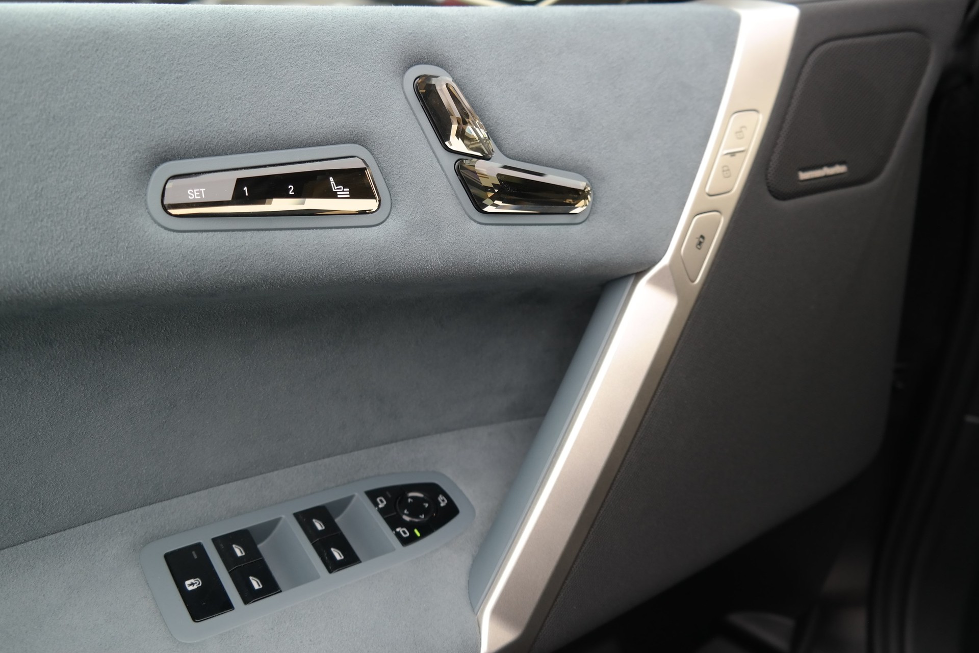 BMW iX xDrive50-image-7