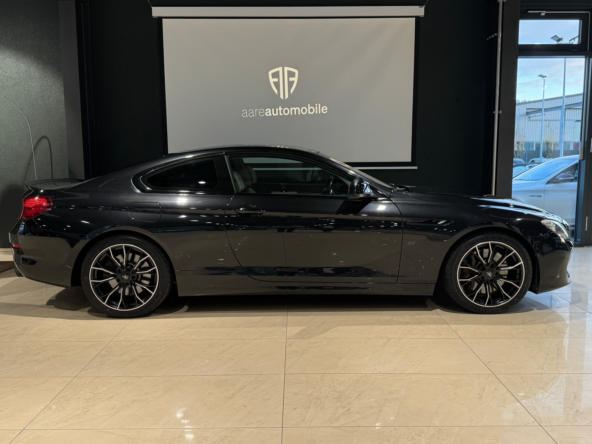 BMW 650i Coupé-showroom-element-2