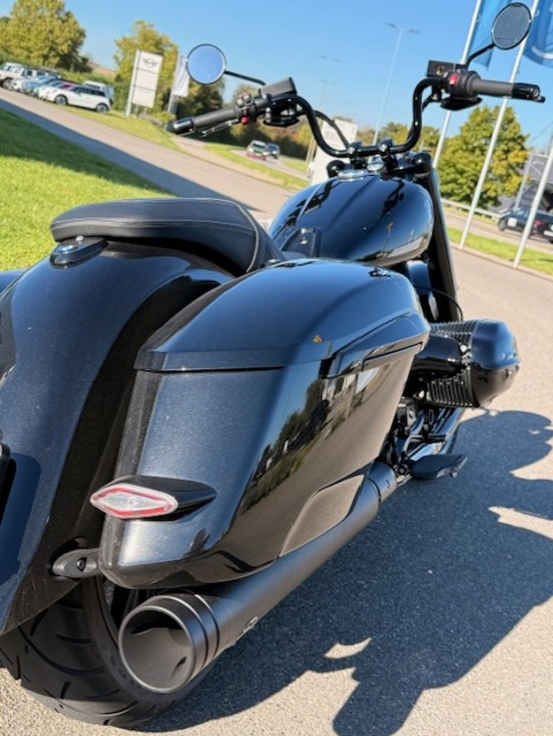 BMW R 18 Roctane Dr. Jekill & Mr. Hyde Auspuff-showroom-element-2