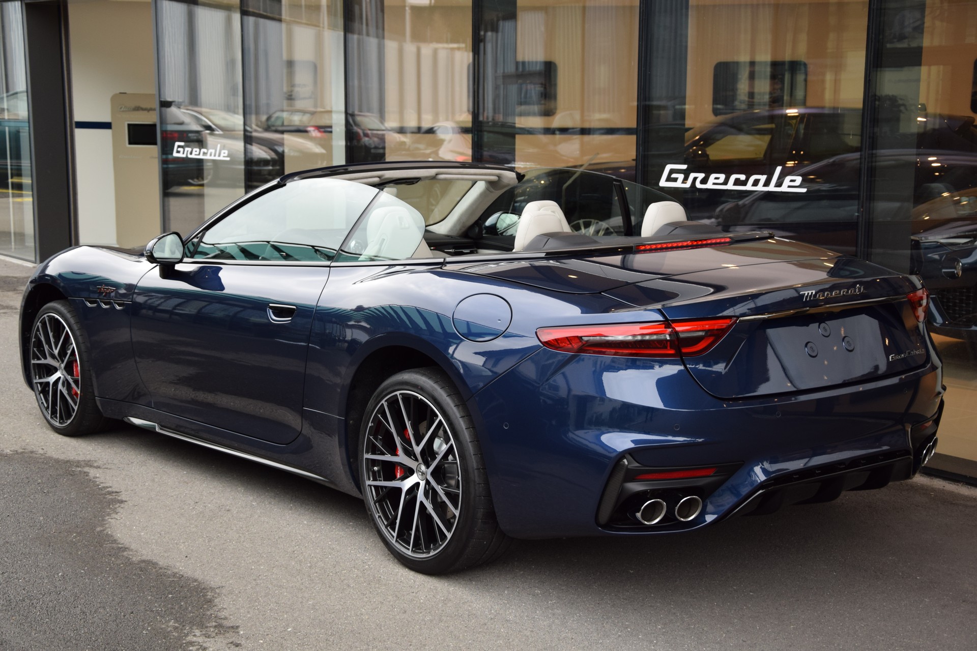MASERATI GranCabrio Trofeo-showroom-element-3