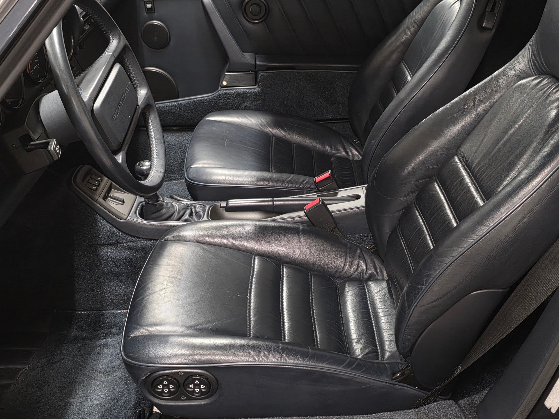 PORSCHE 911 Carrera 2 Cabrio-image-12