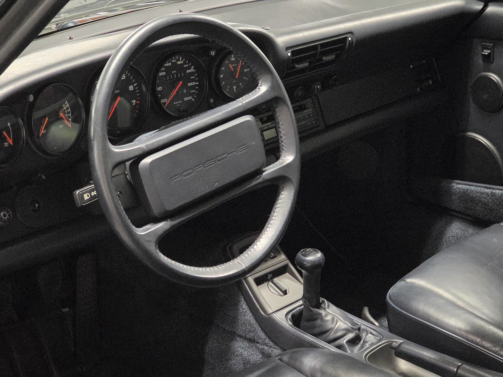 PORSCHE 911 Carrera 2 Cabrio-image-9