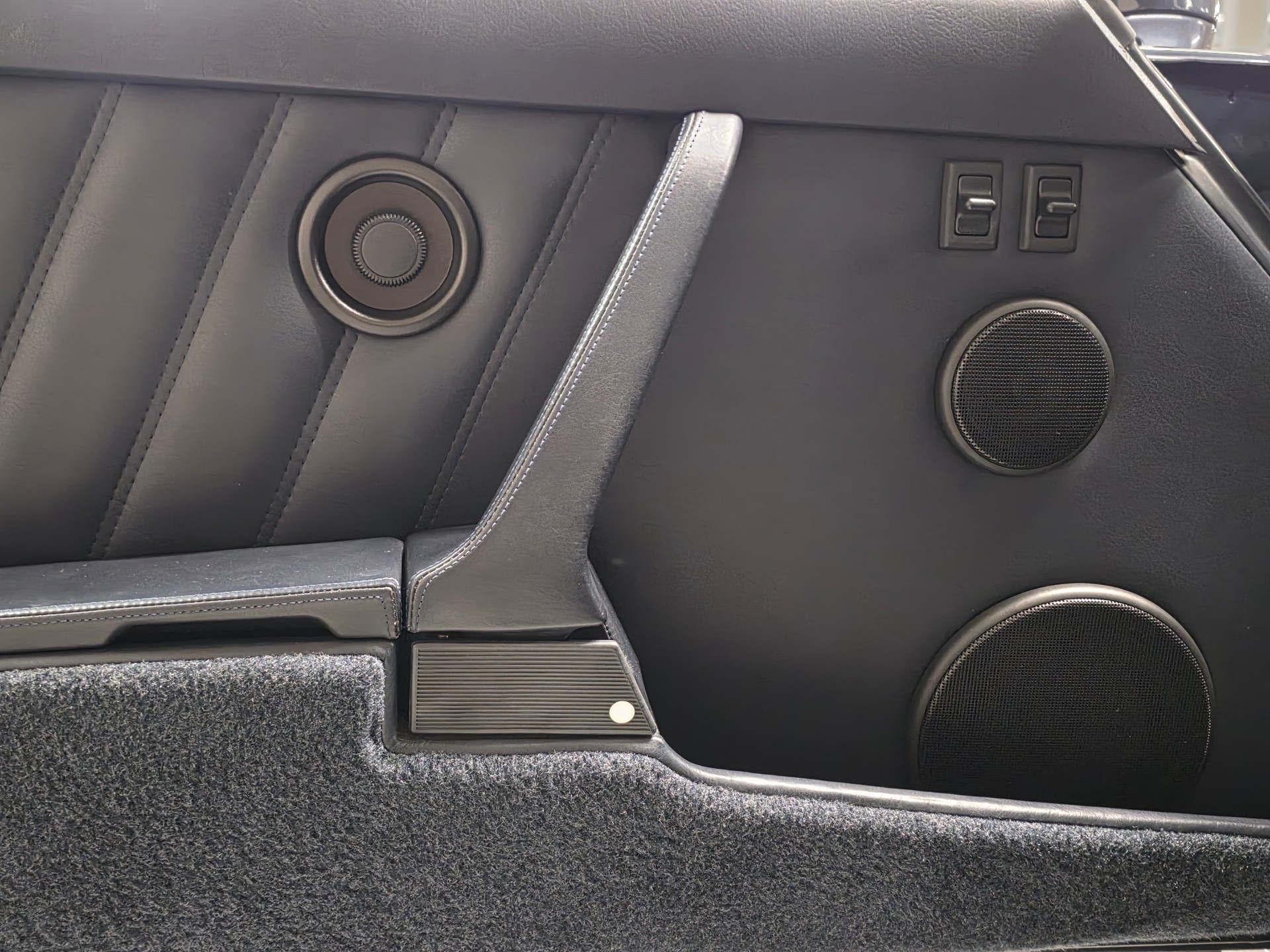 PORSCHE 911 Carrera 2 Cabrio-image-13