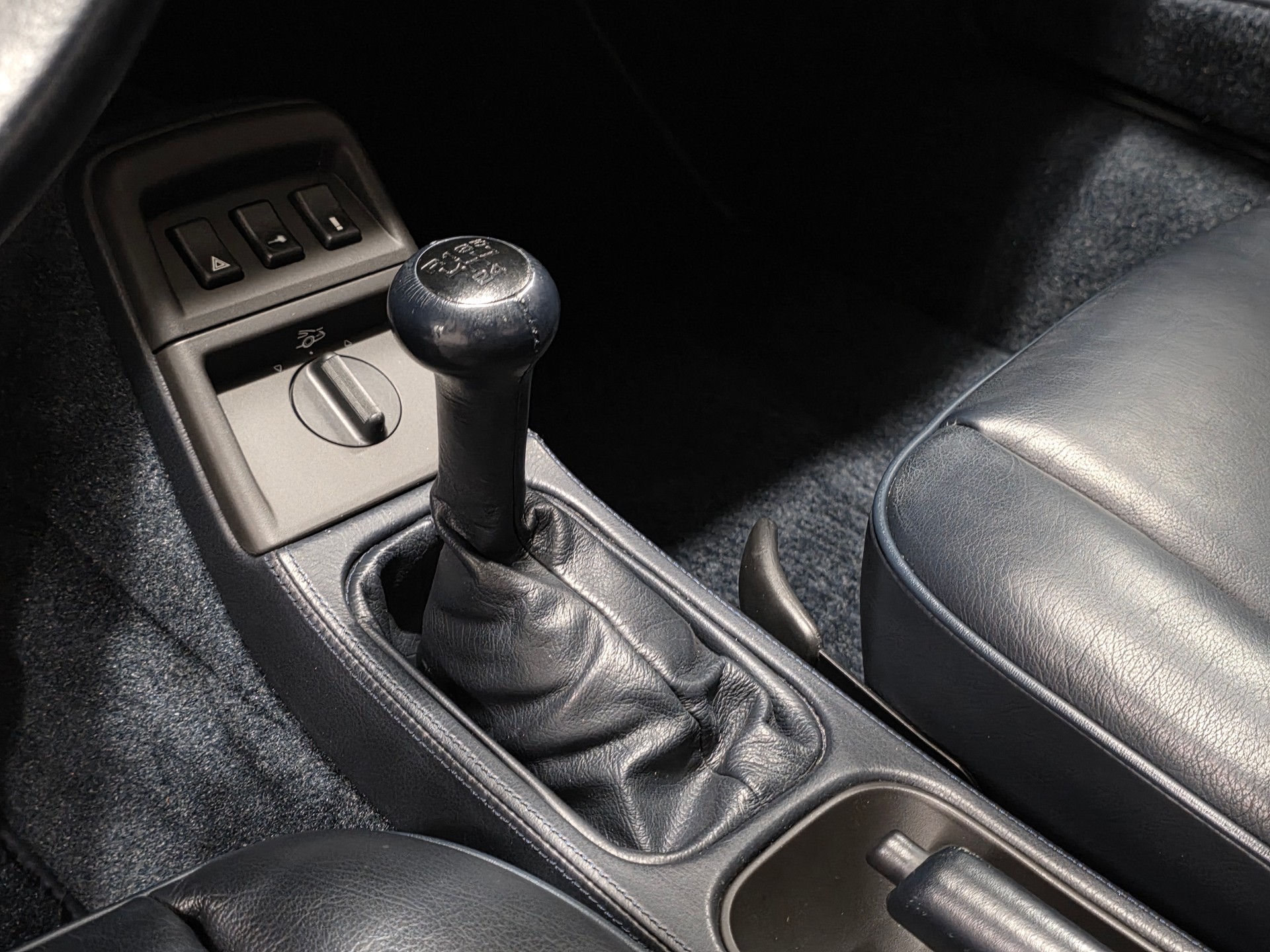 PORSCHE 911 Carrera 2 Cabrio-image-10