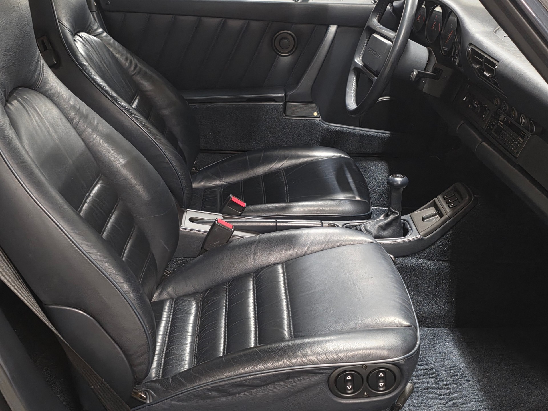 PORSCHE 911 Carrera 2 Cabrio-image-11