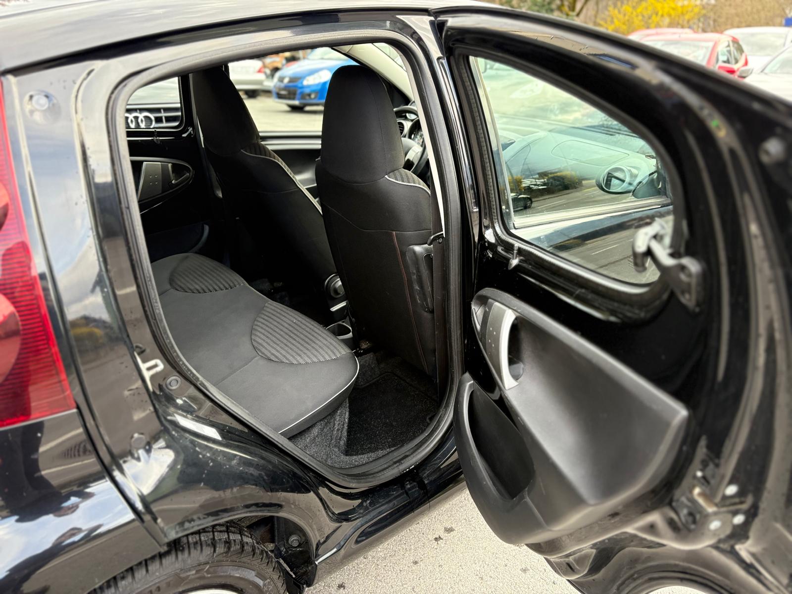 PEUGEOT 107 1.0 Style-image-12