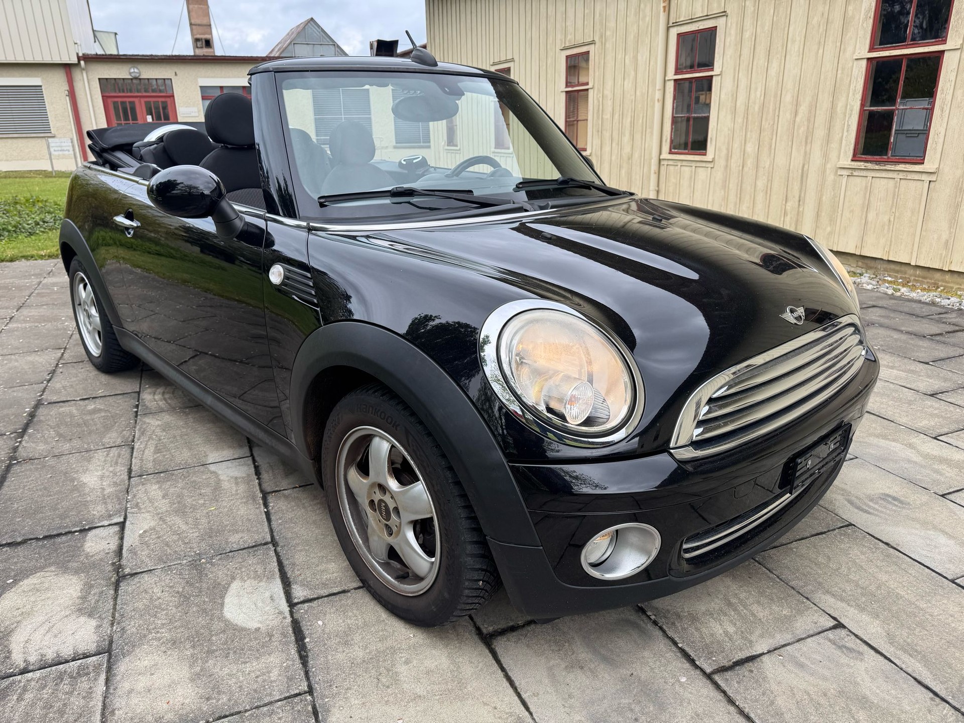 MINI One Cabriolet-image-0