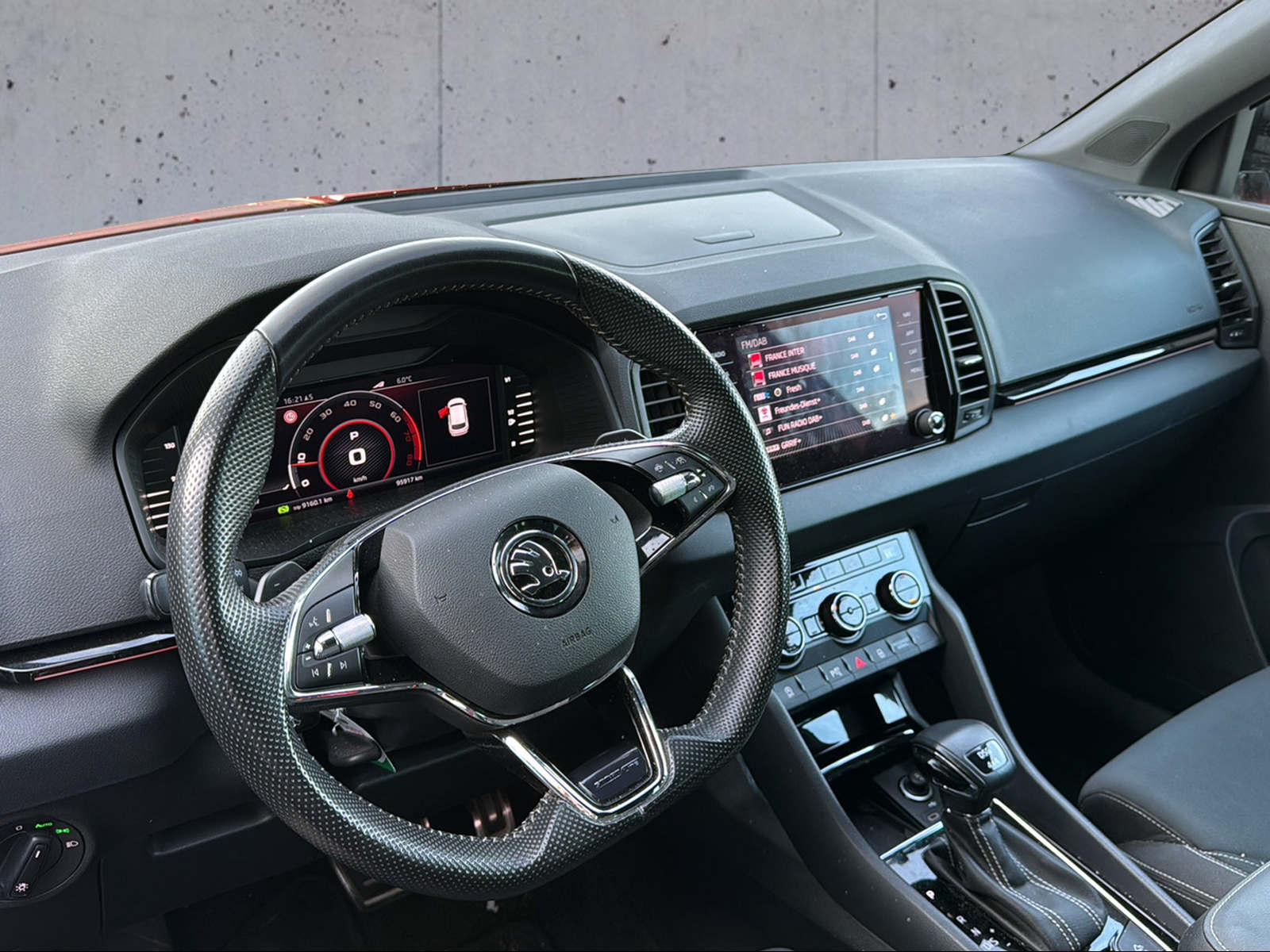 SKODA Karoq 2.0 TSI SportLine 4x4 DSG-image-1
