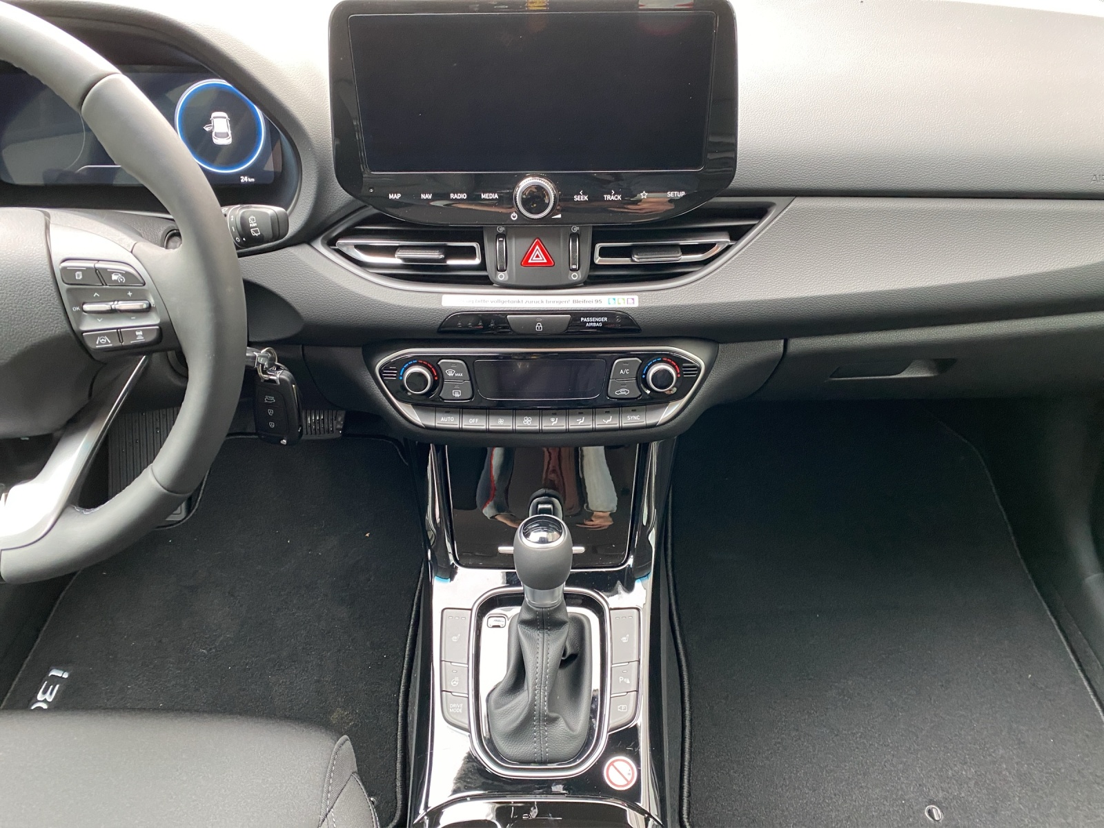 HYUNDAI i30 1.5 T-GDi Amplia-image-13