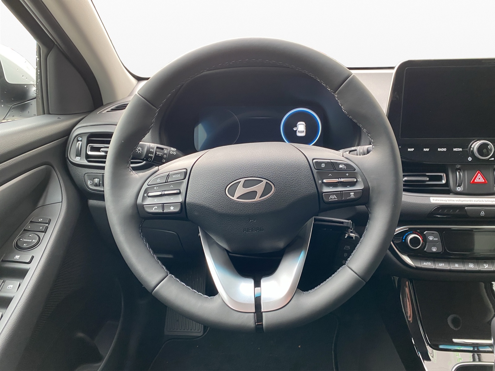 HYUNDAI i30 1.5 T-GDi Amplia-image-12