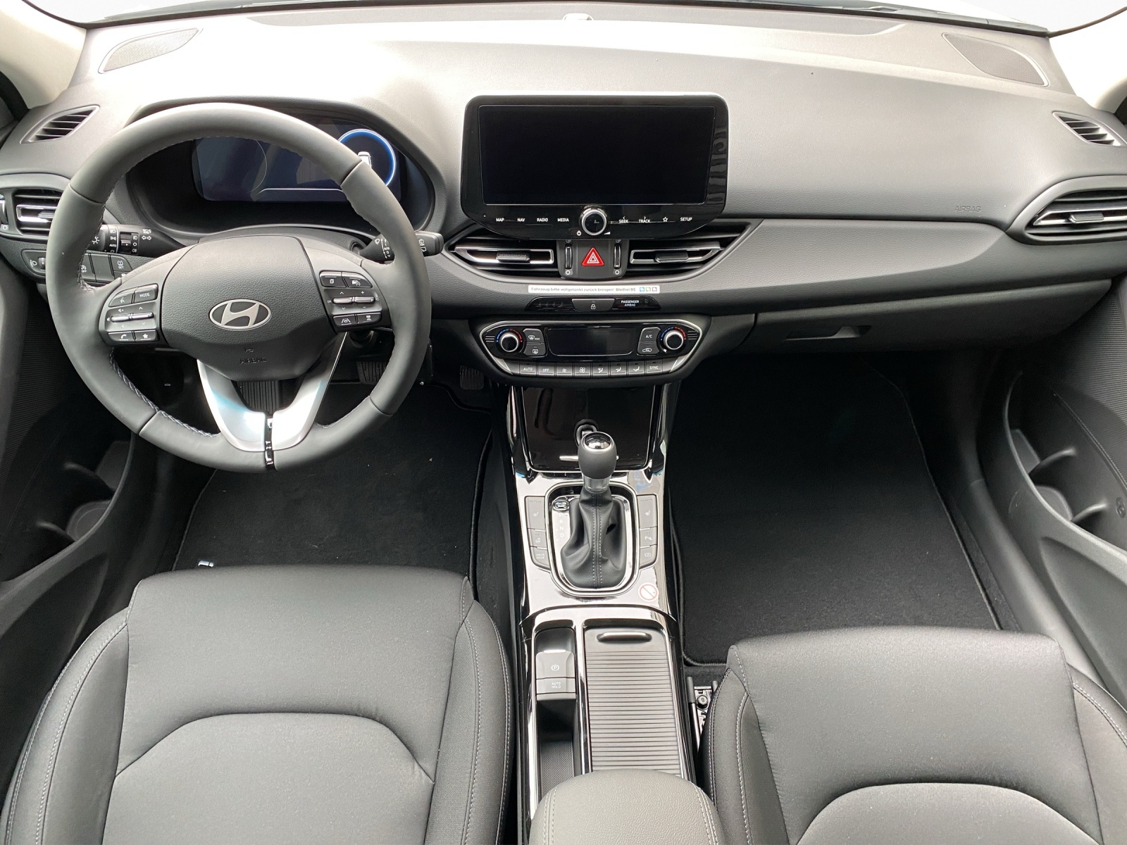 HYUNDAI i30 1.5 T-GDi Amplia-image-11