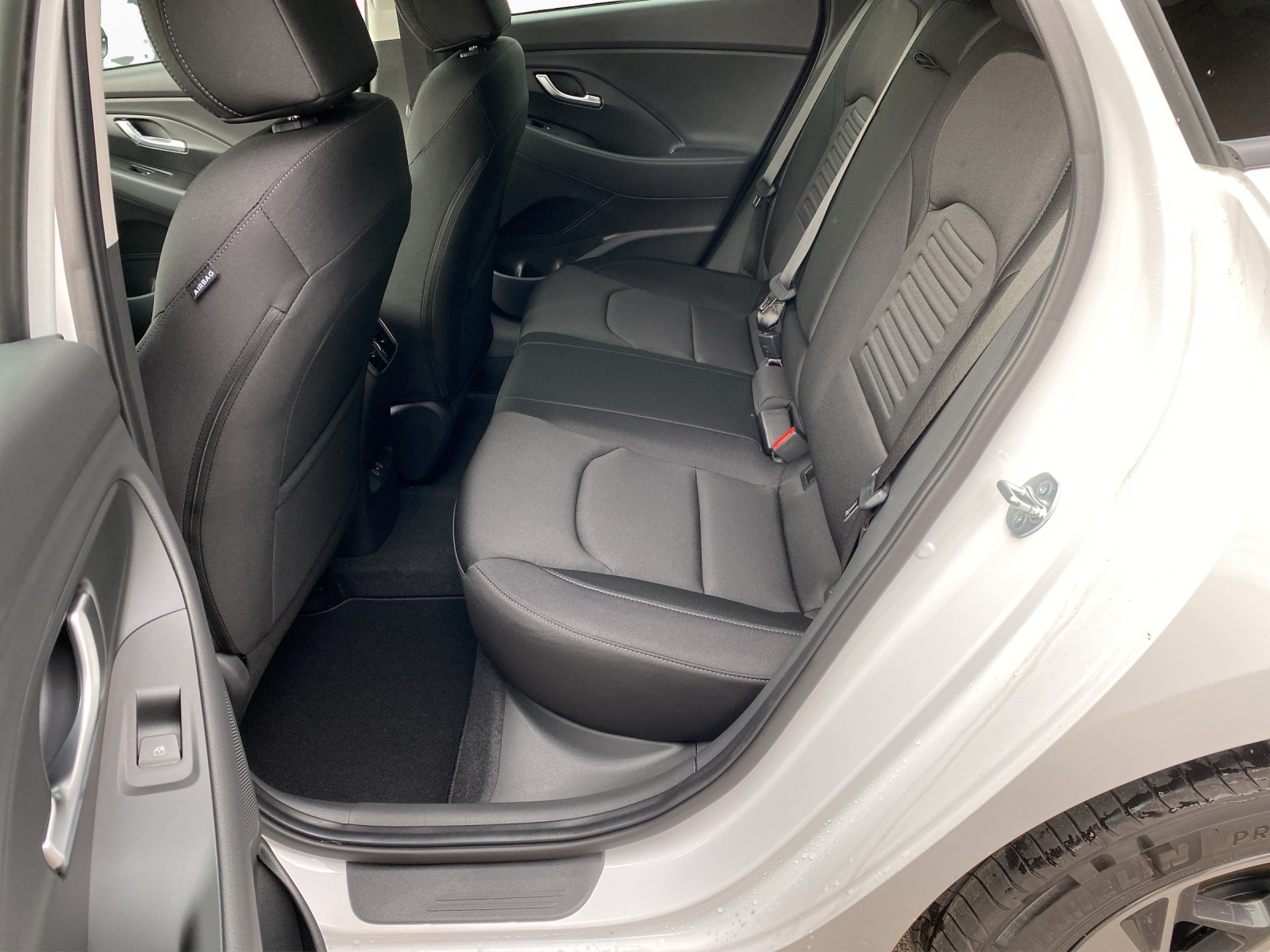 HYUNDAI i30 1.5 T-GDi Amplia-image-10