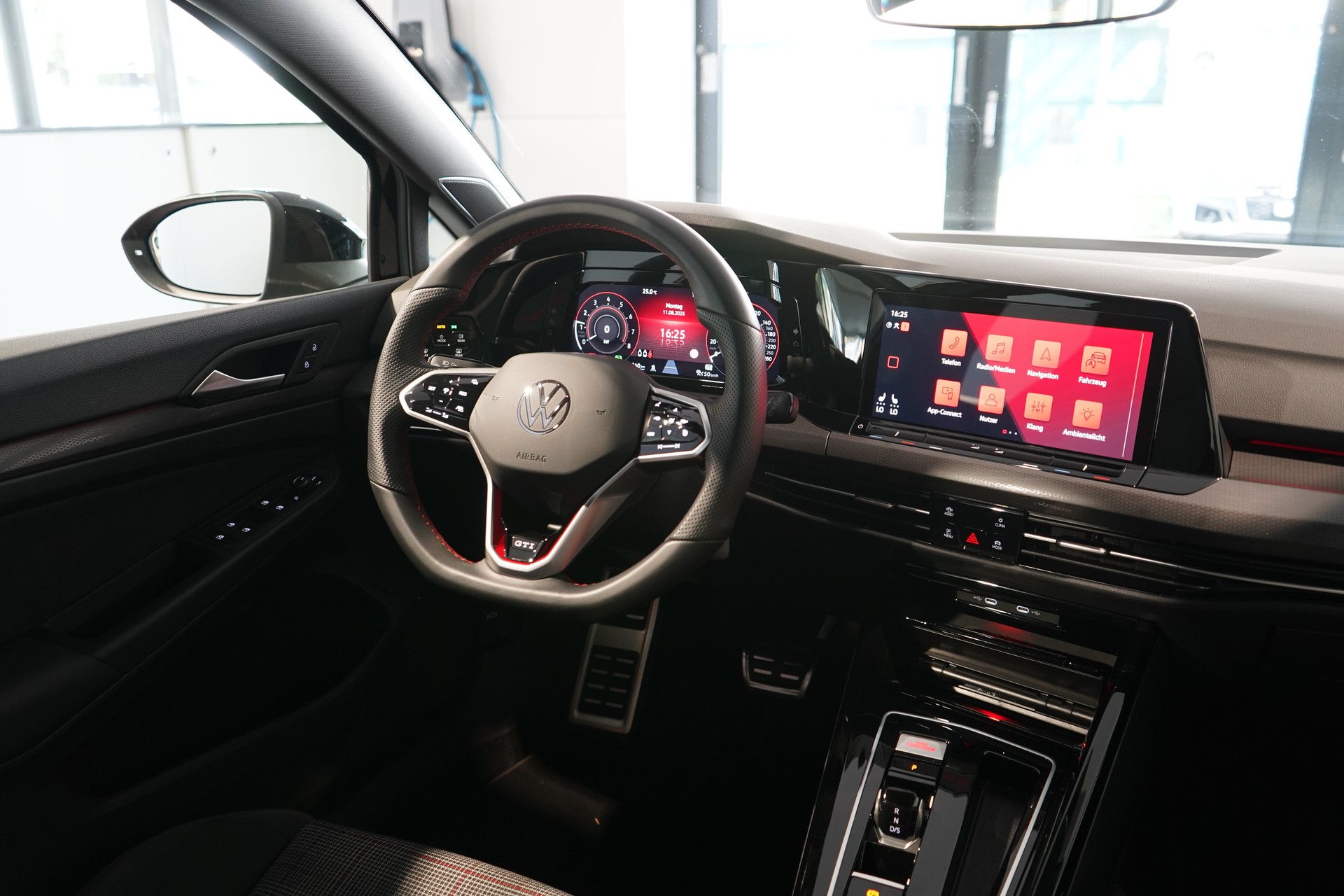 VW Golf 2.0 TSI GTI DSG-image-11