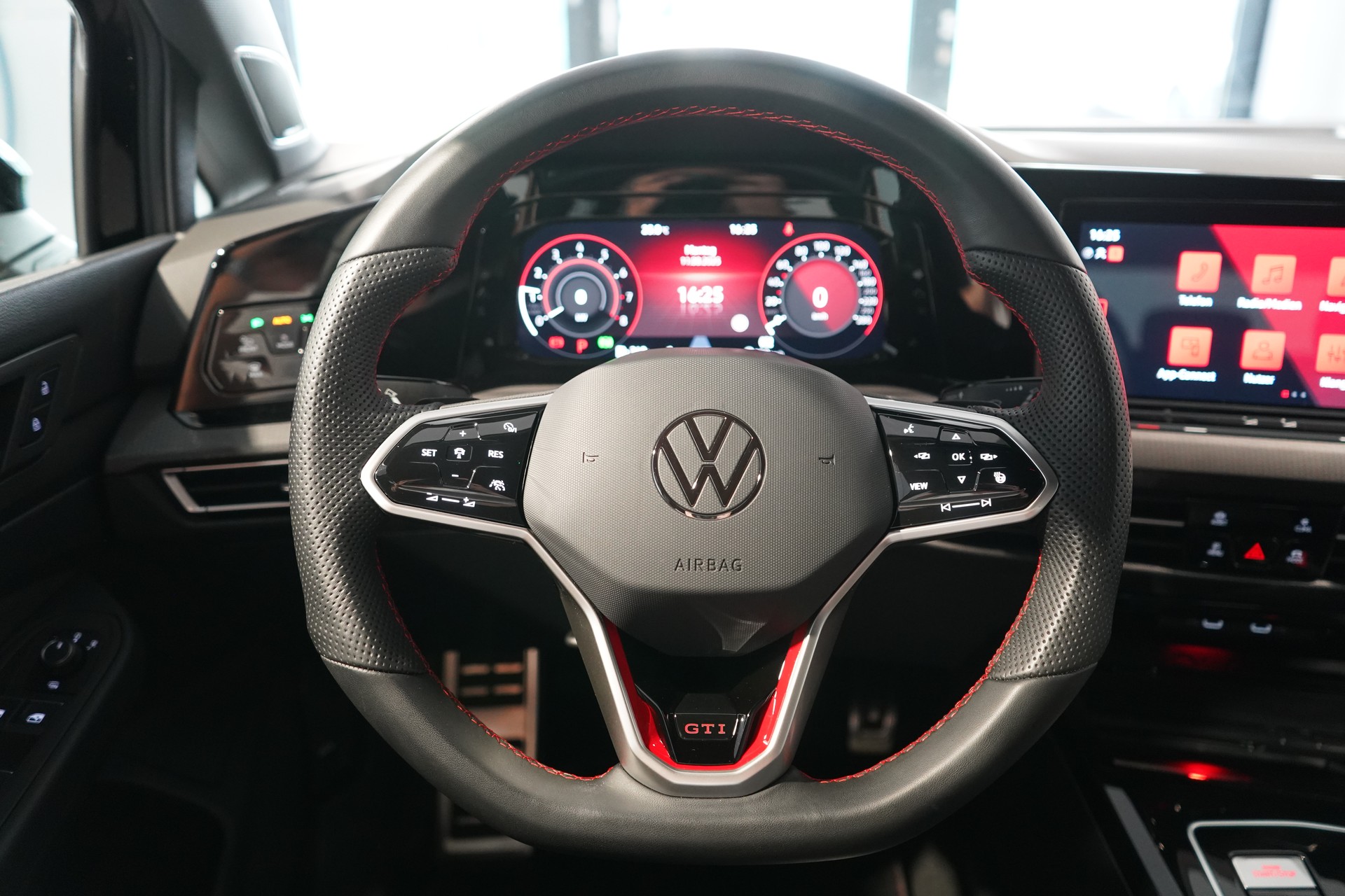 VW Golf 2.0 TSI GTI DSG-image-7