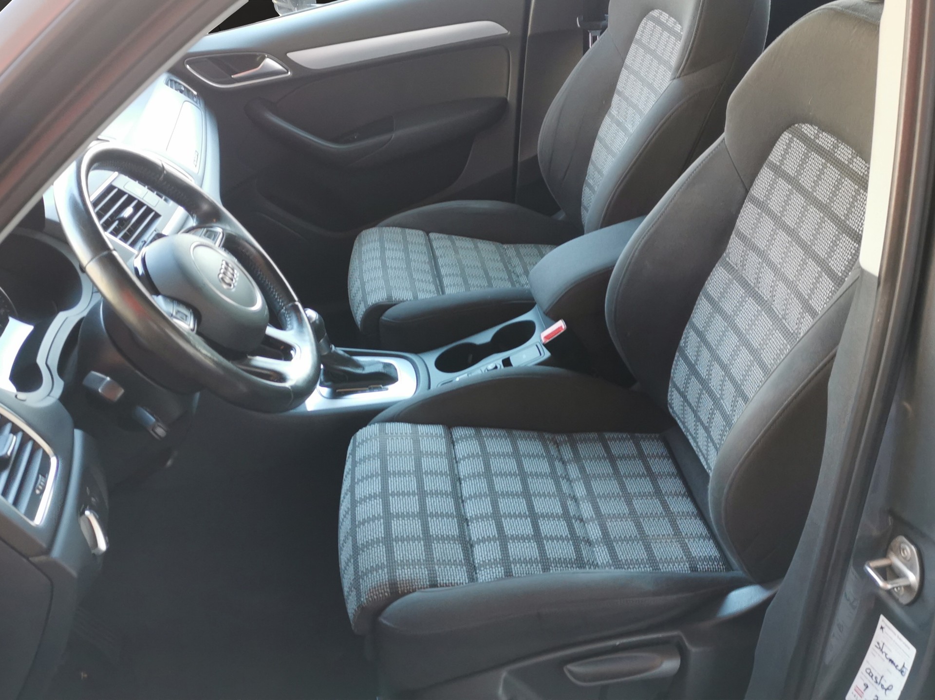 AUDI Q3 2.0 TDI quattro S-tronic-image-11