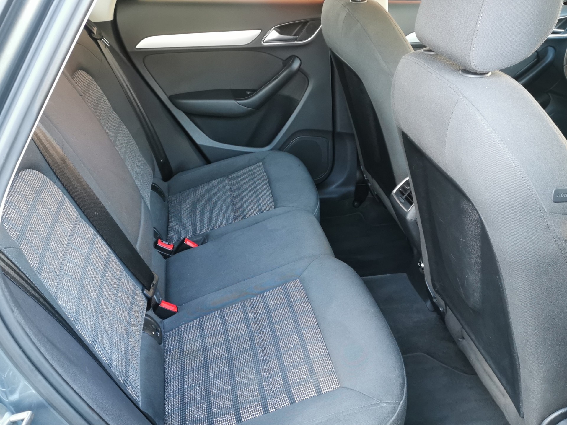 AUDI Q3 2.0 TDI quattro S-tronic-image-15