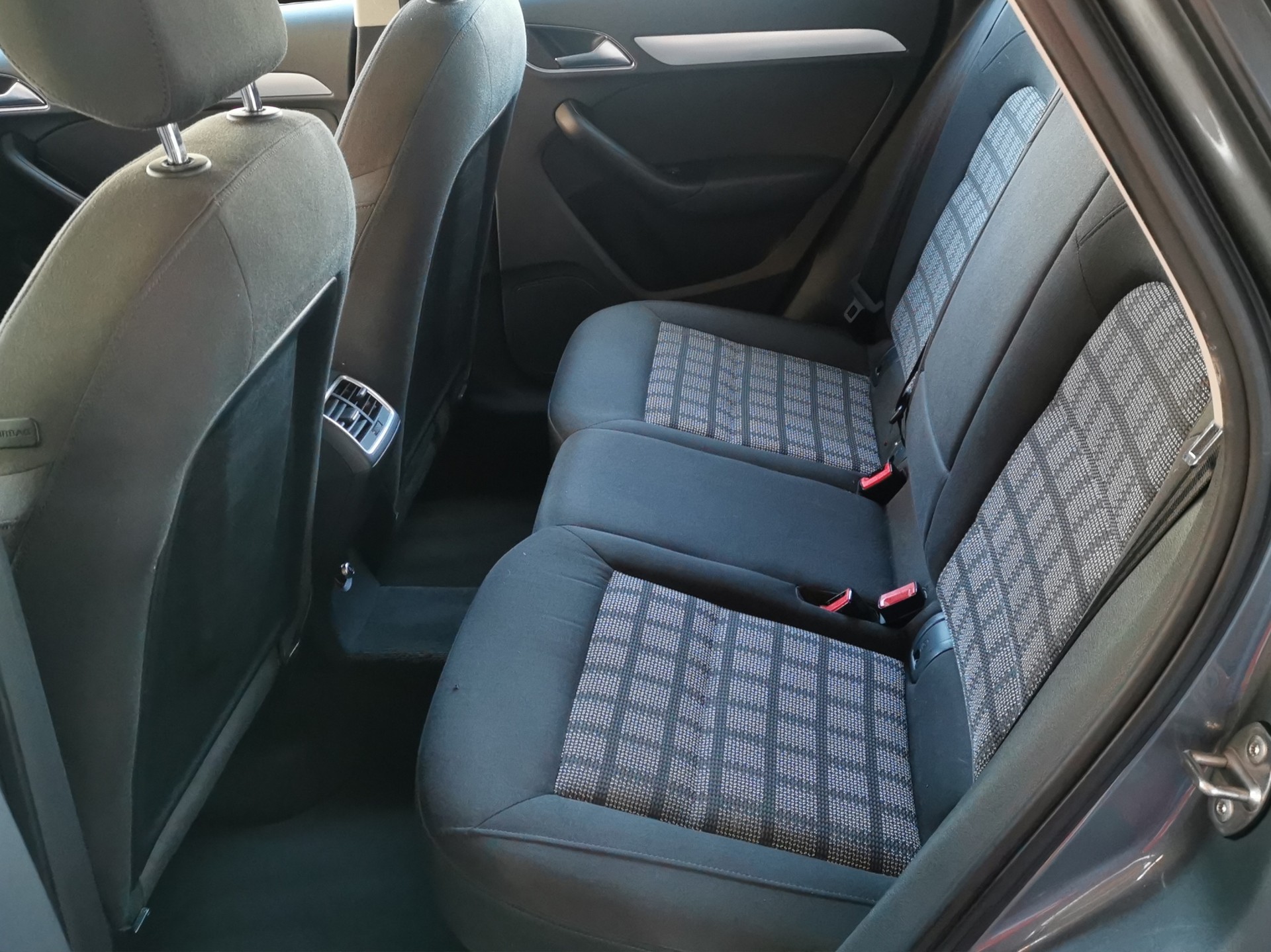 AUDI Q3 2.0 TDI quattro S-tronic-image-13