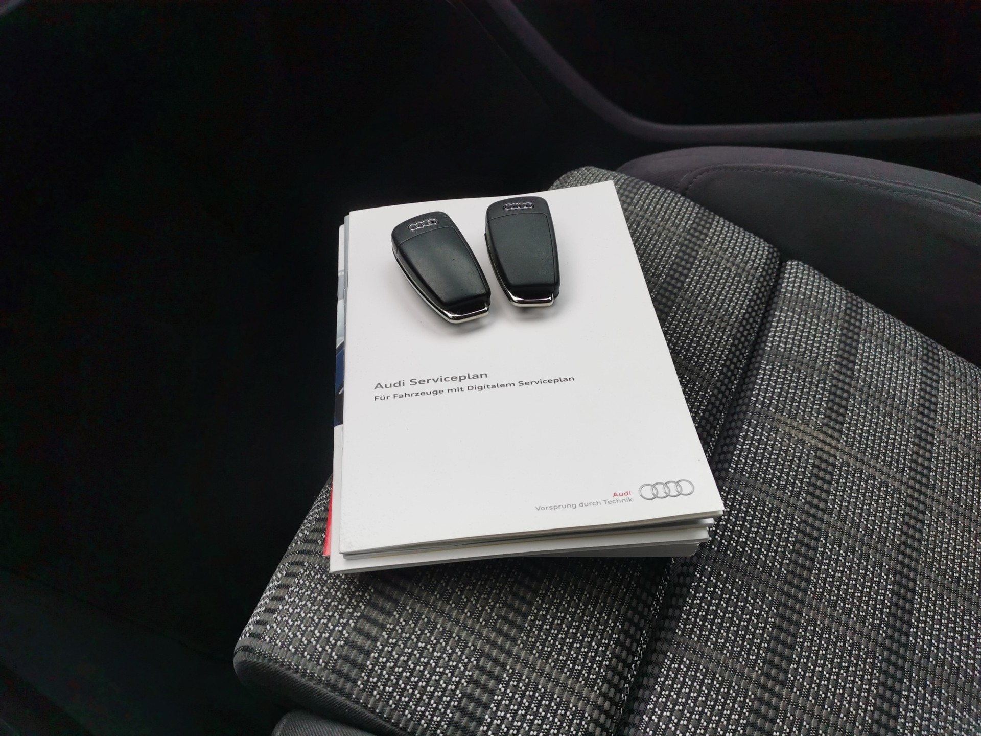 AUDI Q3 2.0 TDI quattro S-tronic-image-21