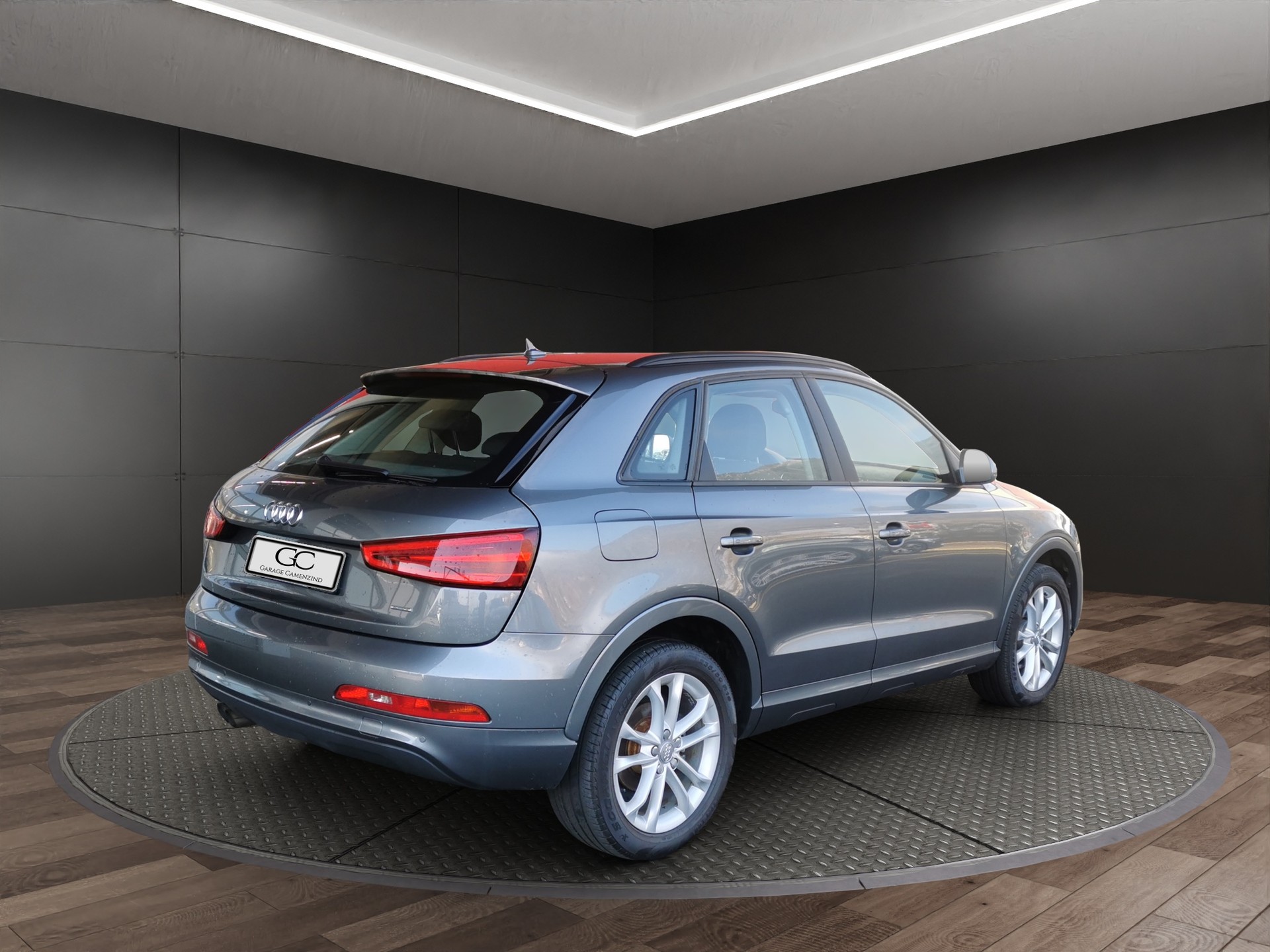 AUDI Q3 2.0 TDI quattro S-tronic-image-5