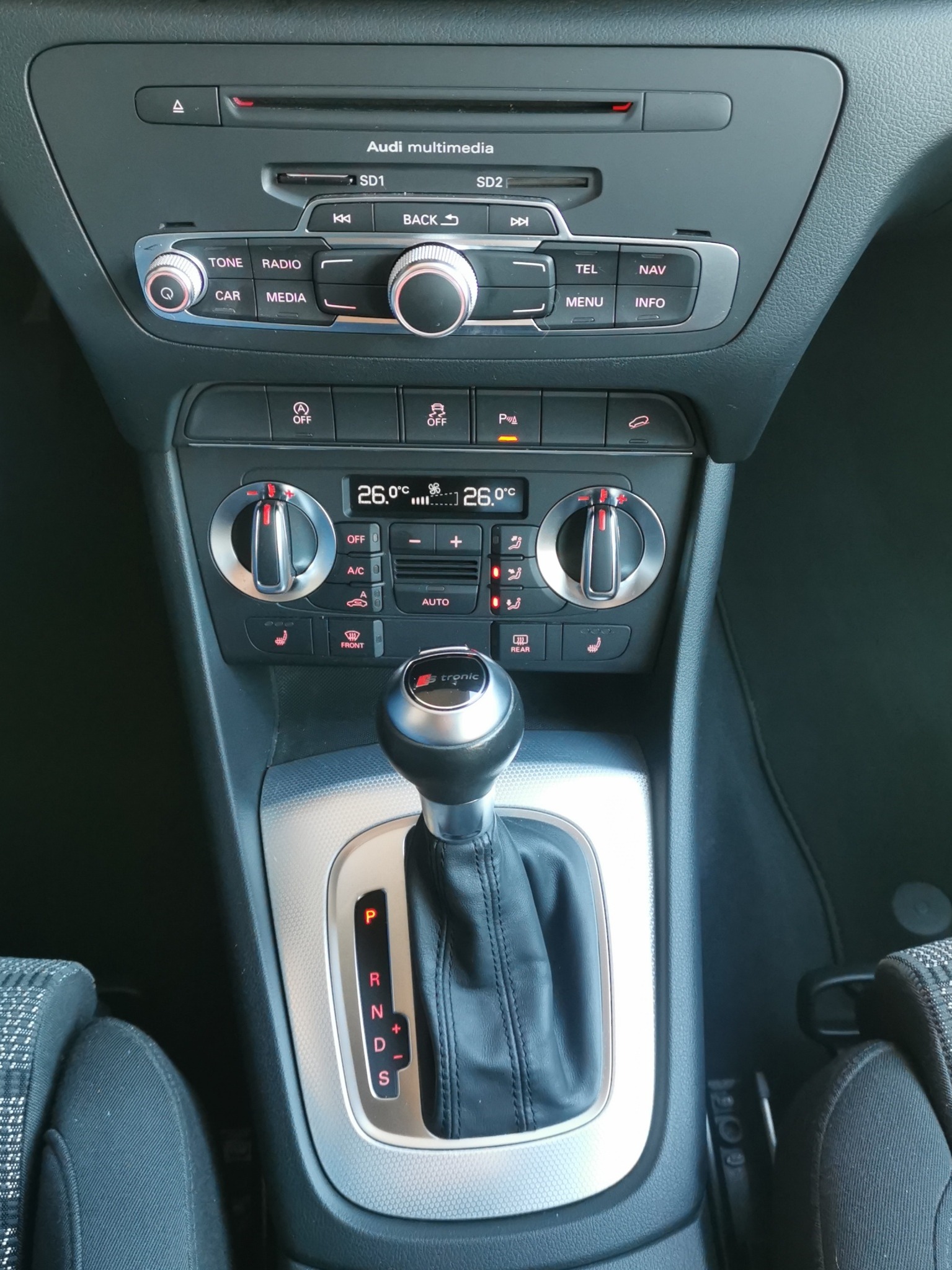 AUDI Q3 2.0 TDI quattro S-tronic-image-20